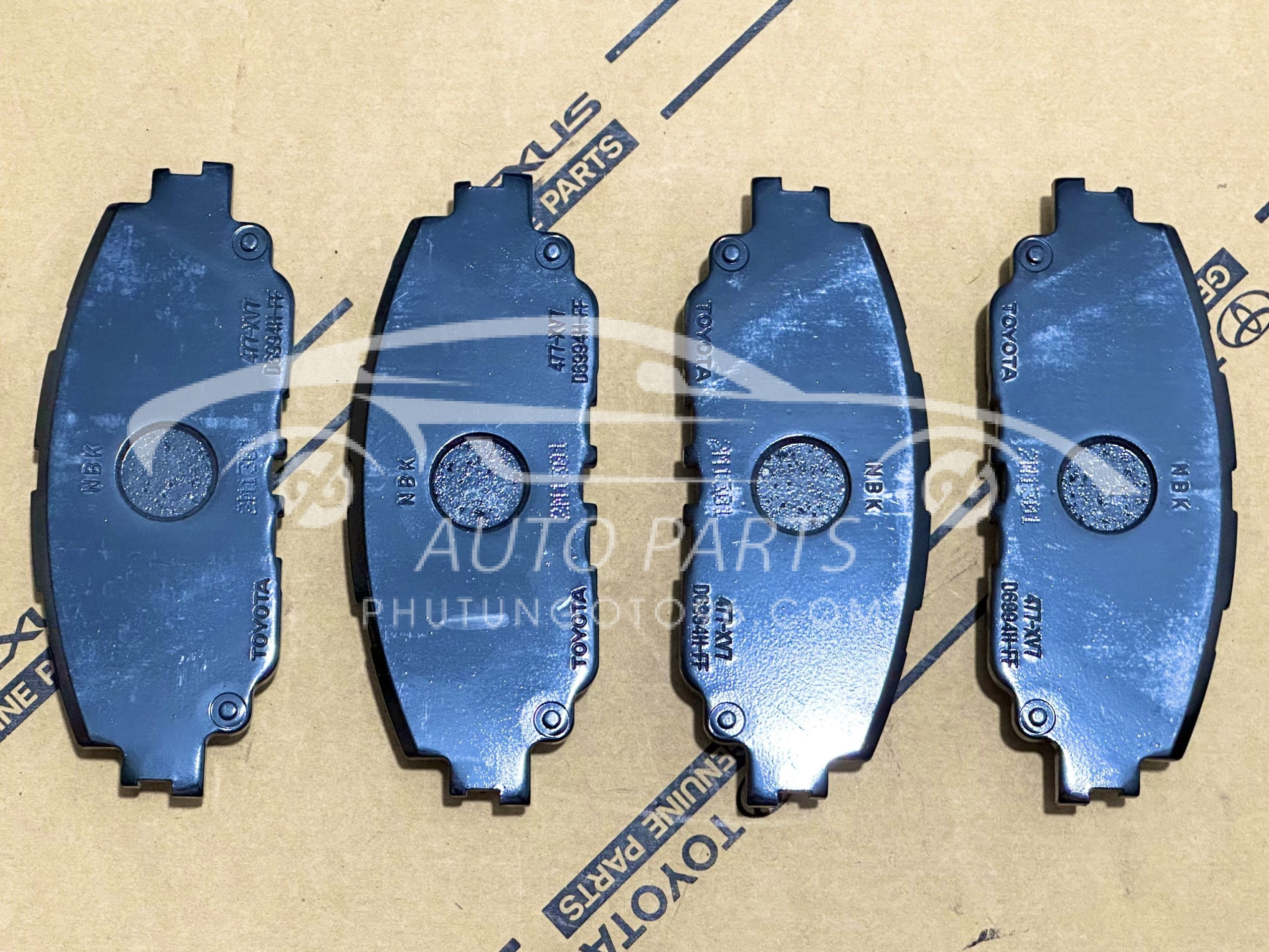 04465-06160 Má phanh trước Cross 2020 - Camry 2019