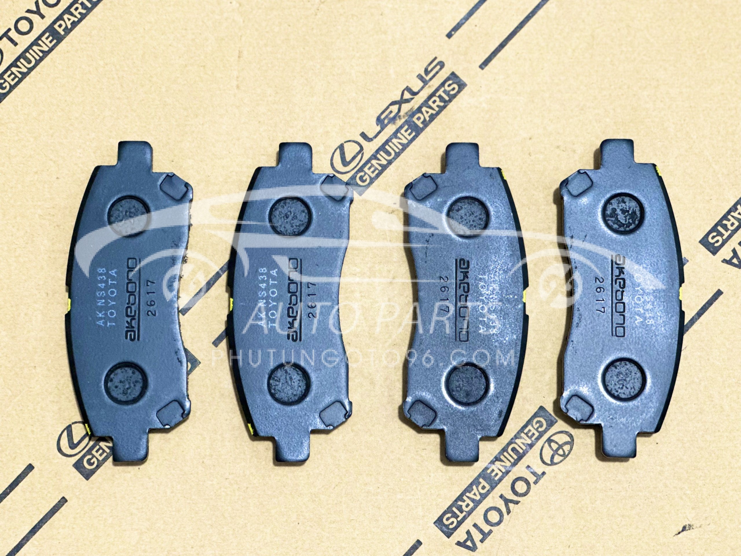 04465-YZZR8 Má phanh trước Avanza
