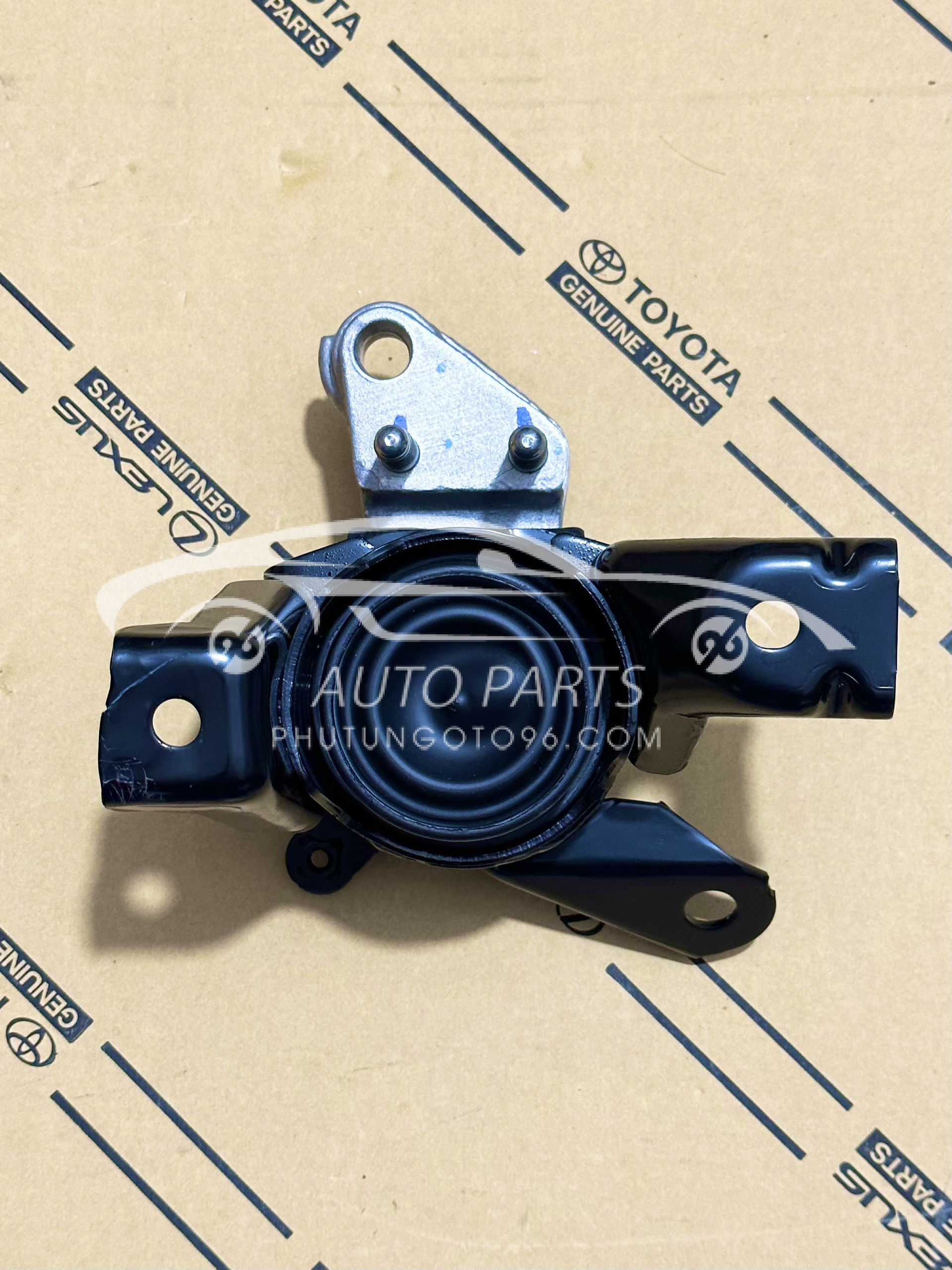 12305-0D130 Chân máy đầu máy Altis 2009 VN