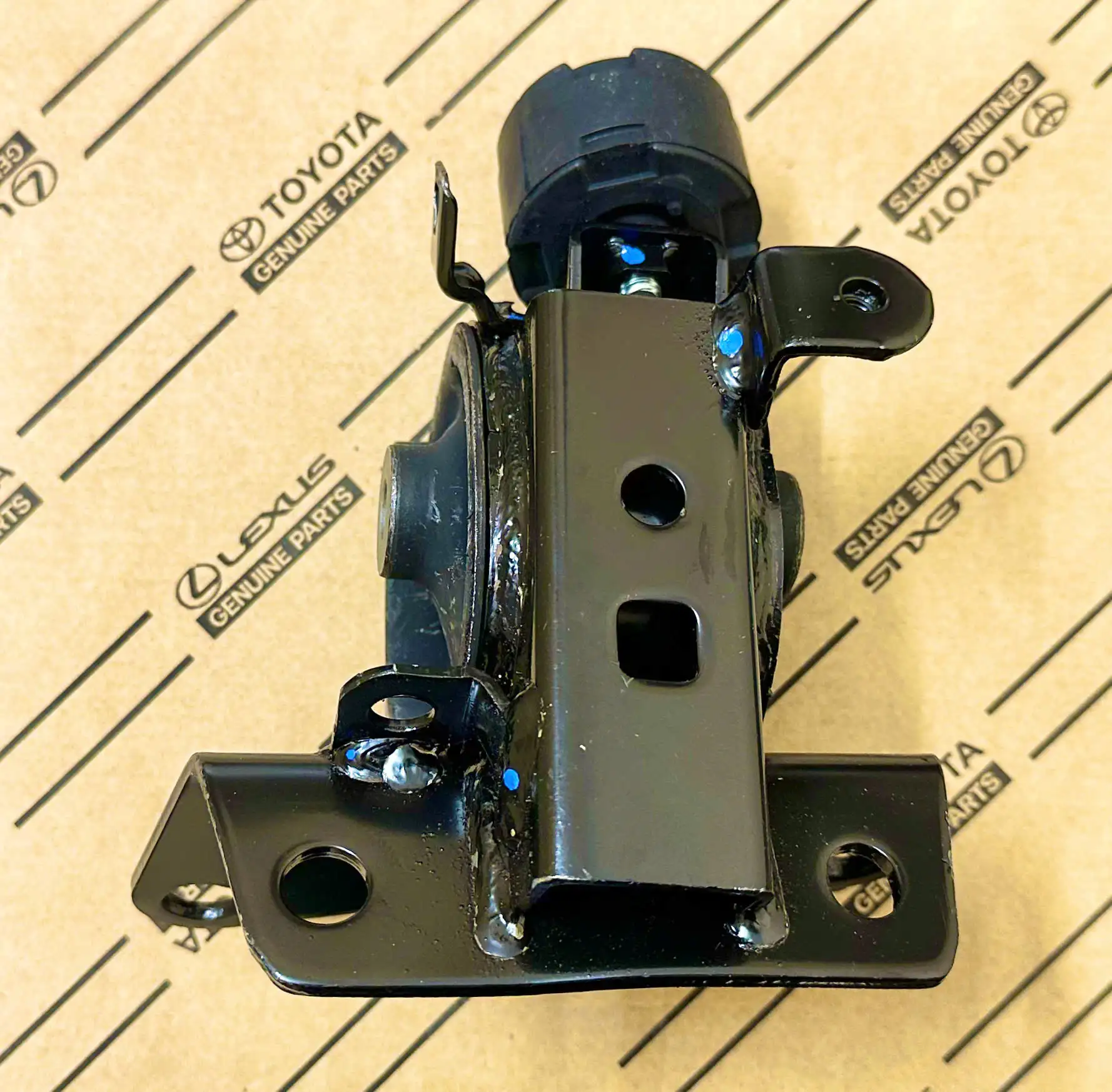 12372-0D051 Chân hộp số Altis 1.8 2005