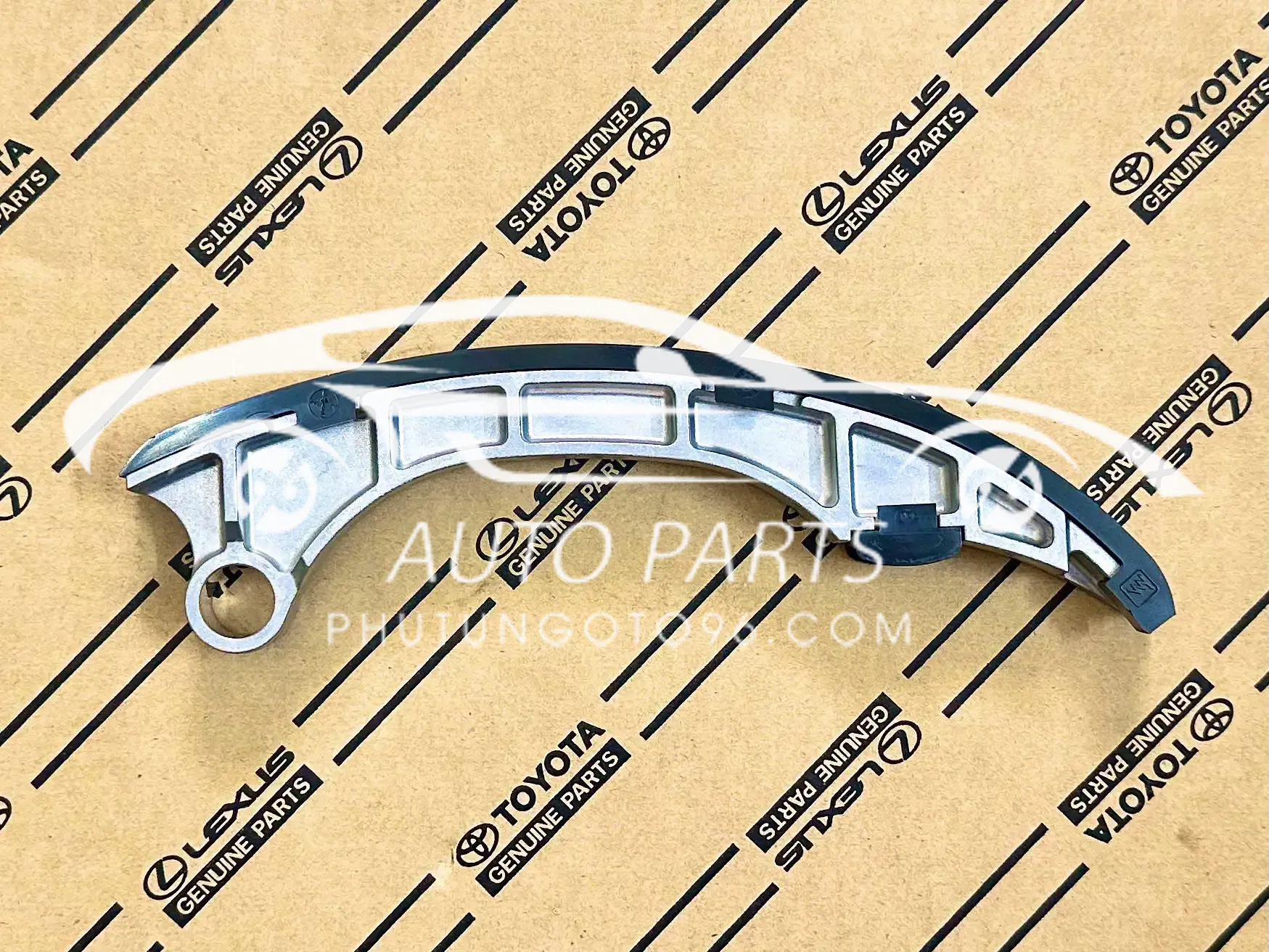 13559-11010 Tỳ xích cam Fortuner 2GD