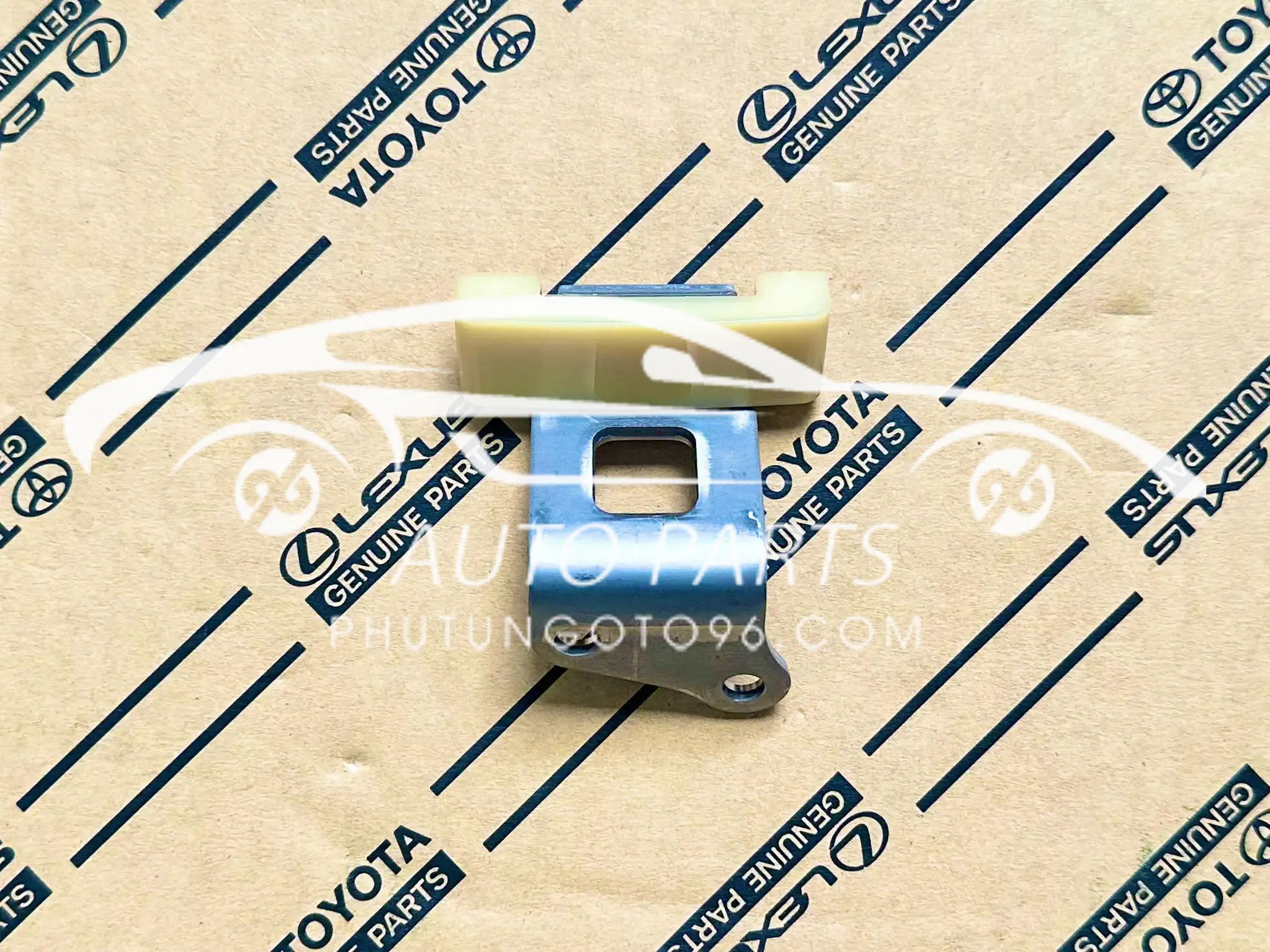 13566-75020 Tỳ xích bơm dầu Fortuner