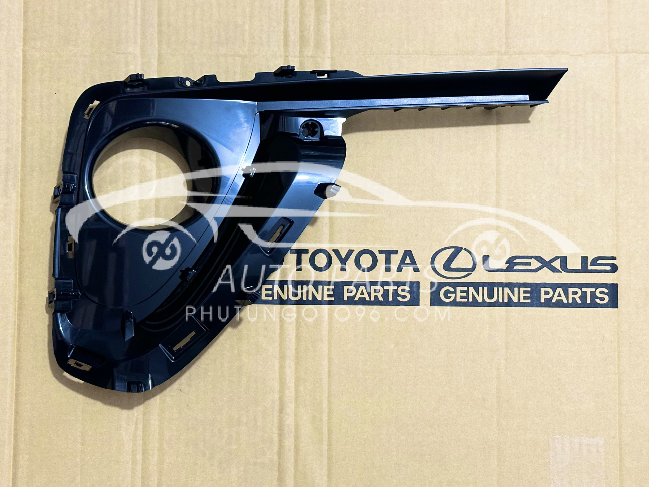 52127-0K360 Ốp đèn gầm Fortuner 2017 RH