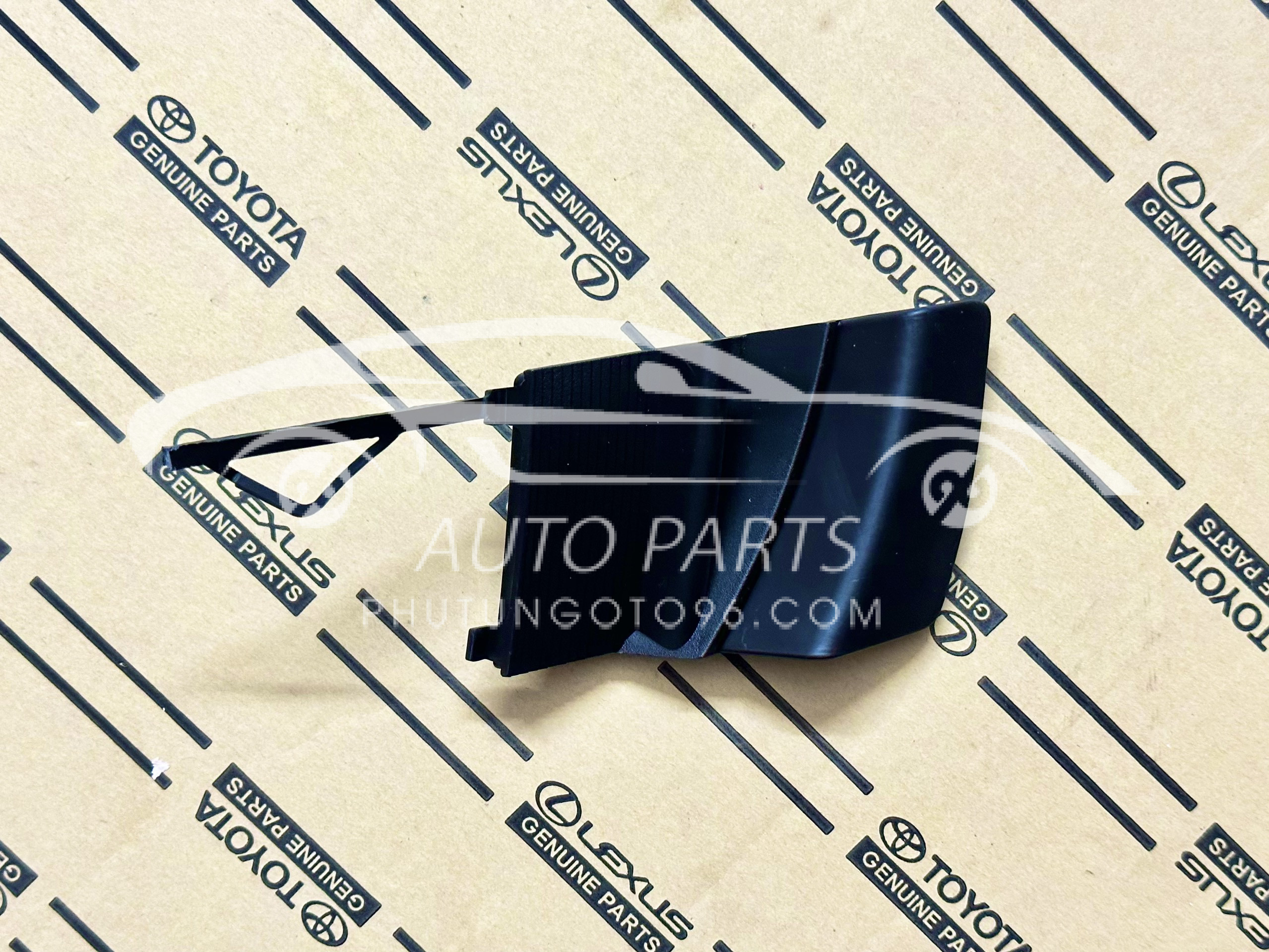 52128-BZ360 Ốp móc kéo trước Veloz Cross LH