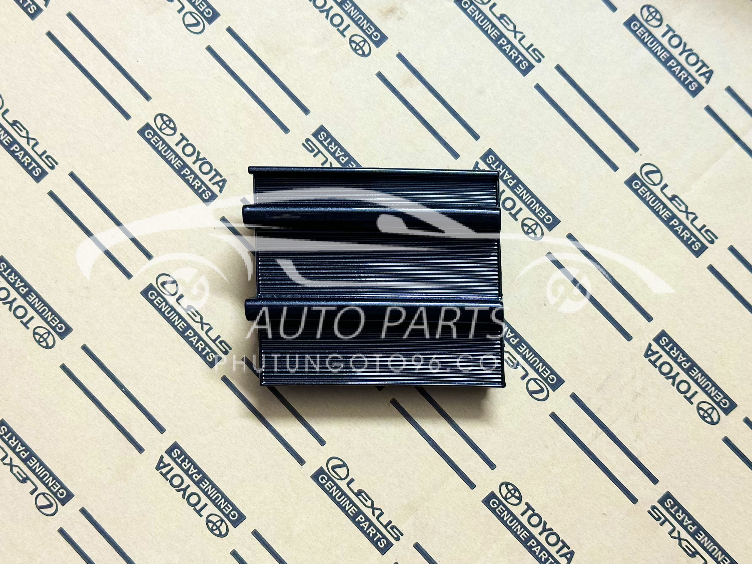 52129-06470 Ốp móc kéo cứu hộ Camry 2015-2019