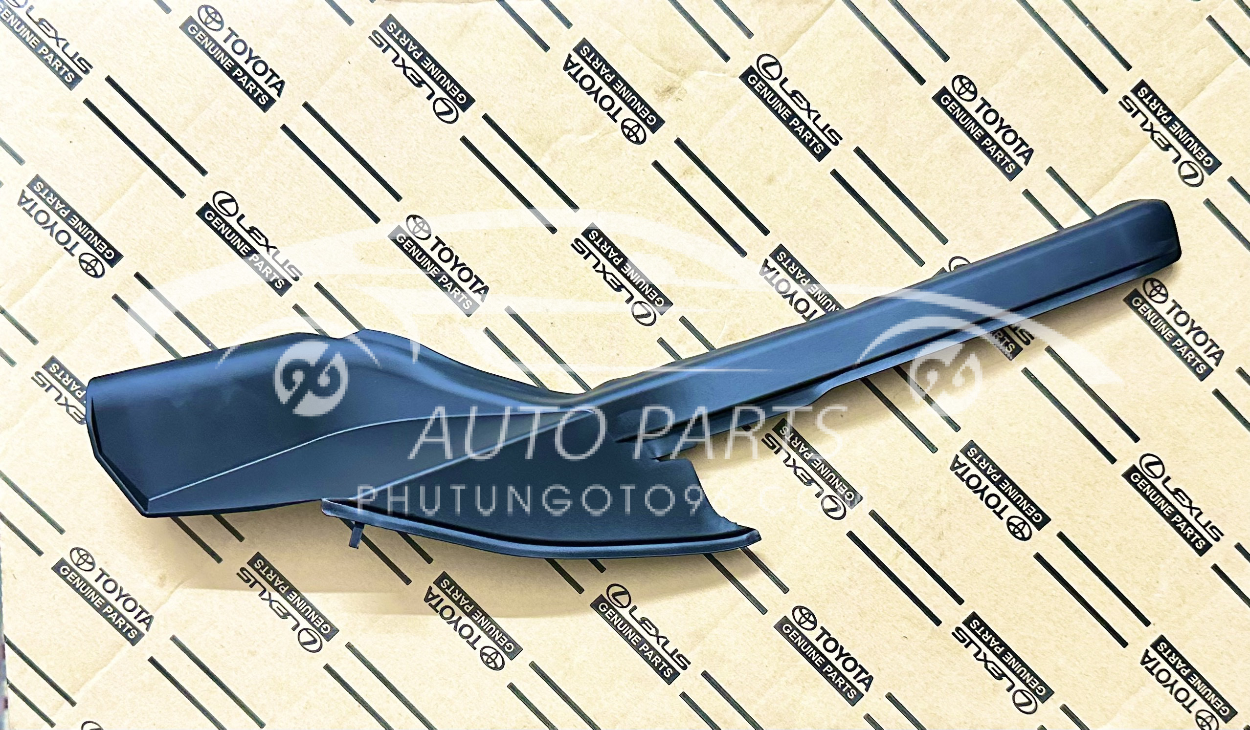 53824-0A010 Ốp nhựa góc chân kính chắn gió Cross 2021 LH