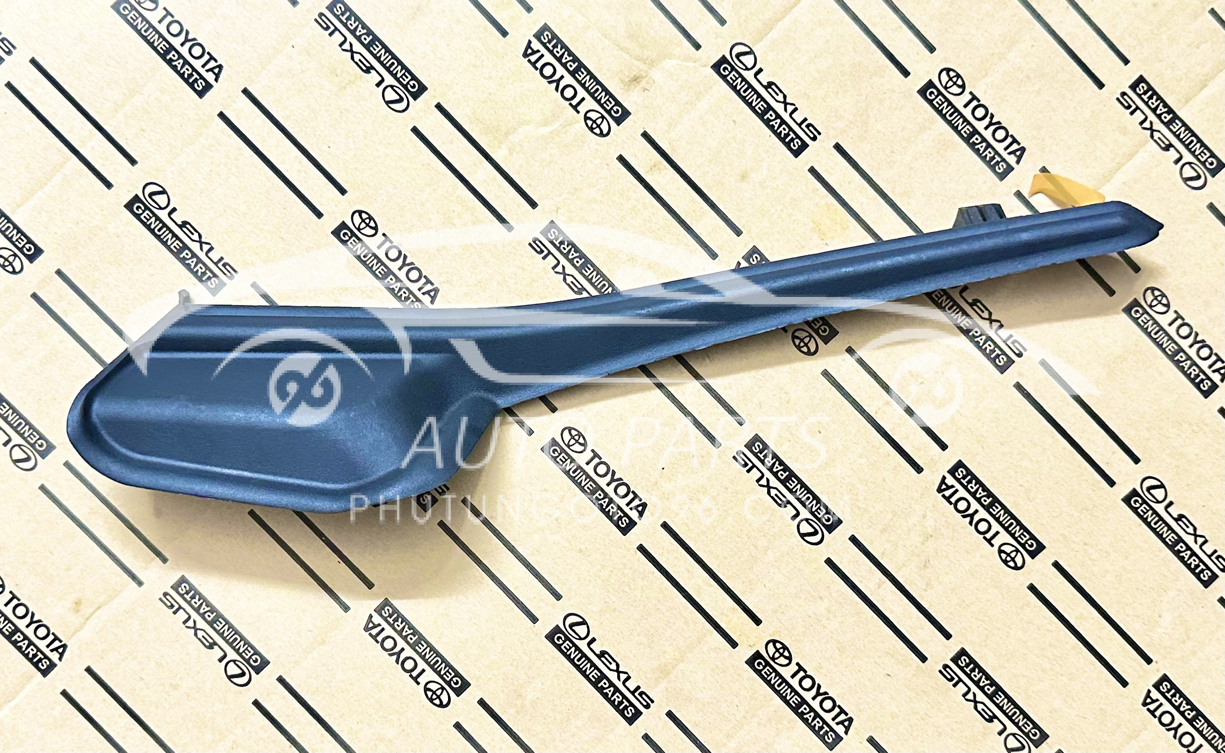 53866-0K030 Ốp nhựa góc chân kính chắn gió Innova 2017 RH