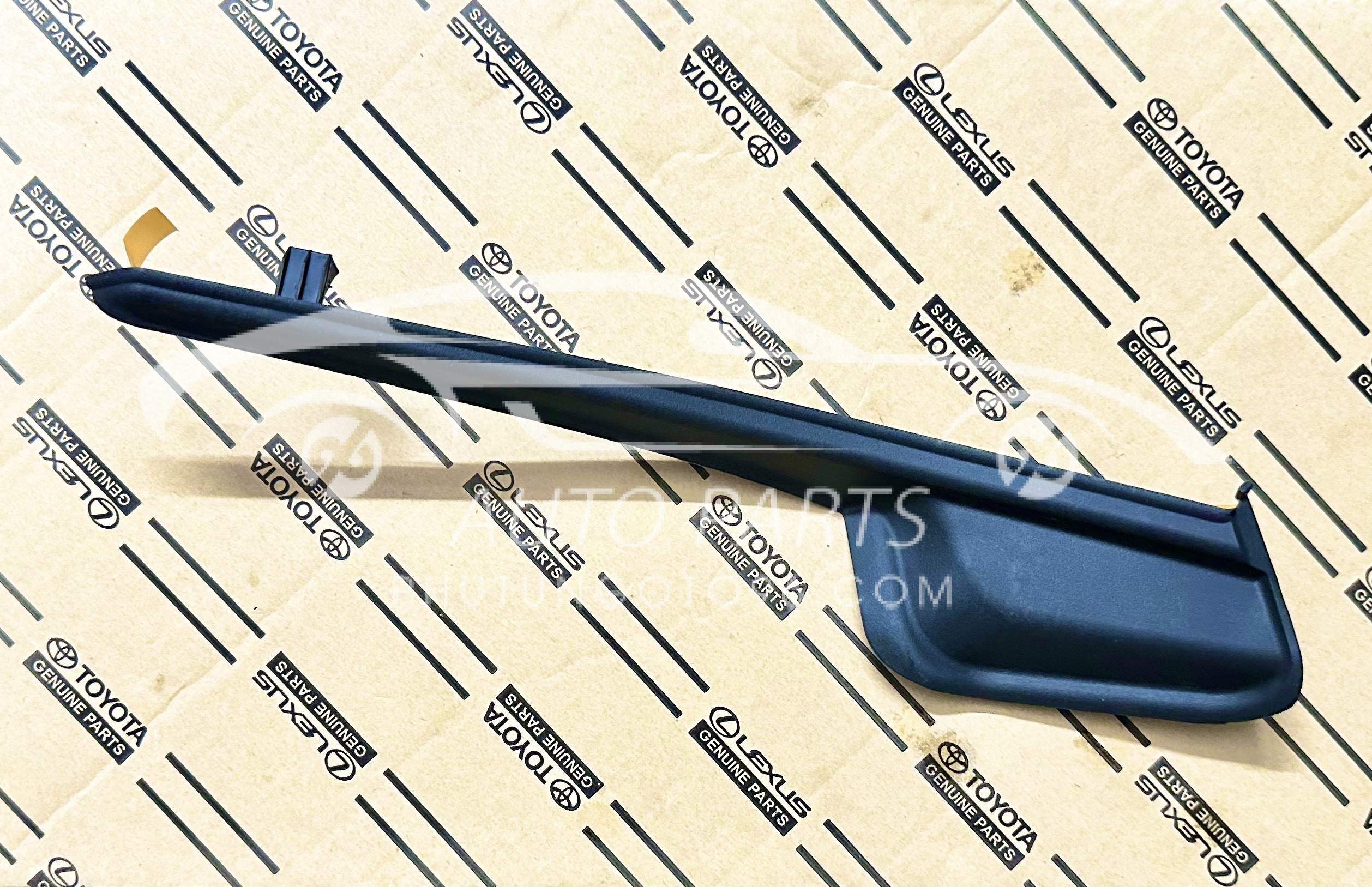 53867-0K030 Ốp nhựa góc chân kính chắn gió Innova 2017 LH