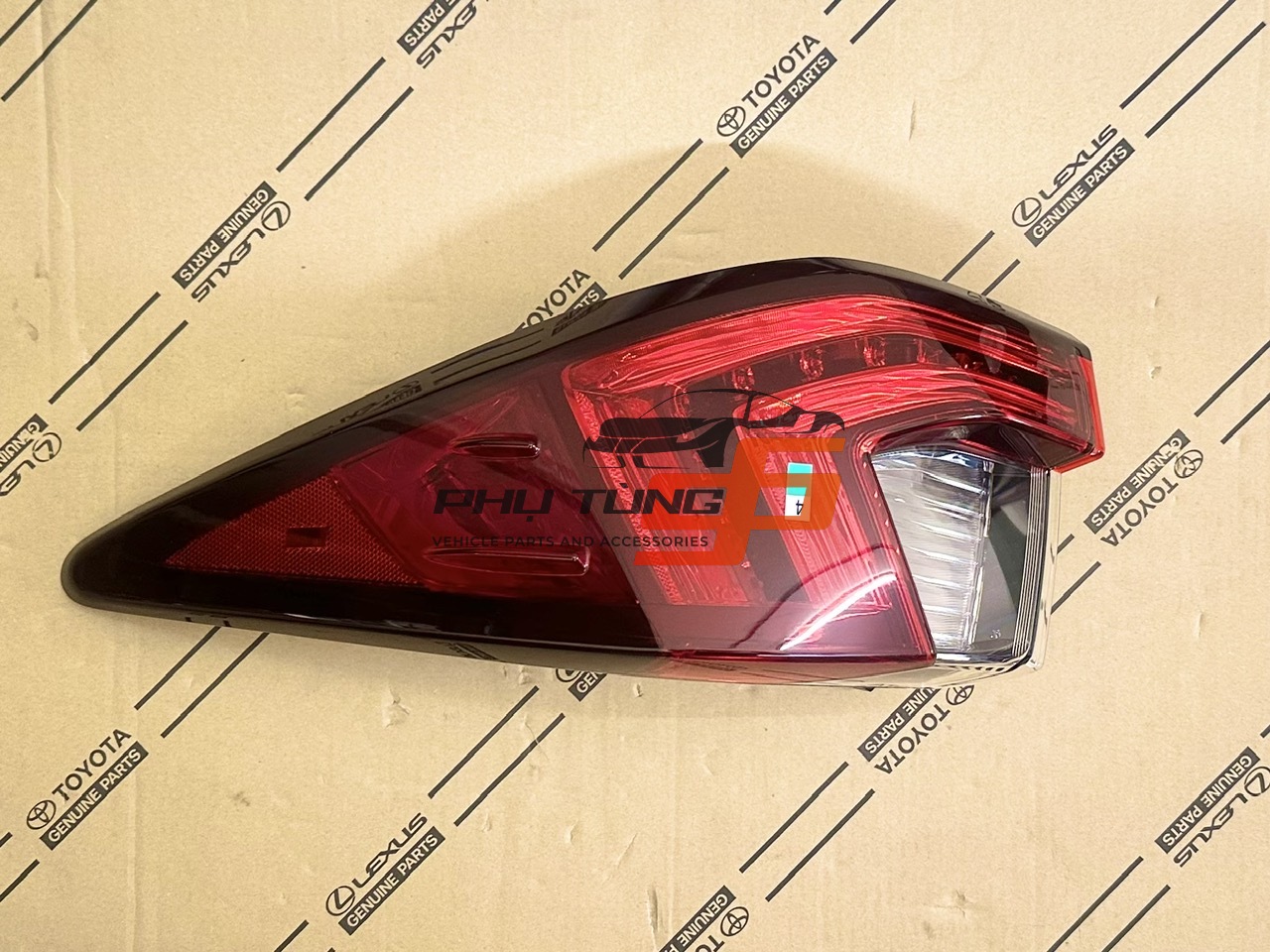 81551-48350 Đèn hậu ngoài Lexus RX350 RH
