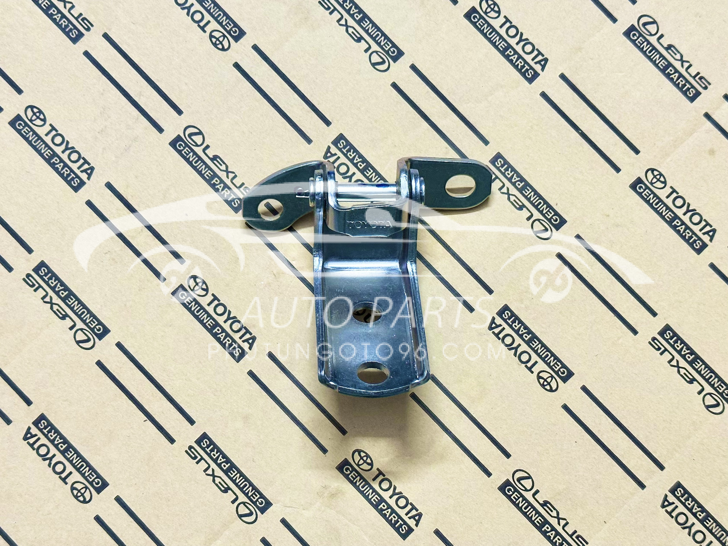 68770-0K040 Bản lề cửa sau dưới Innova RH