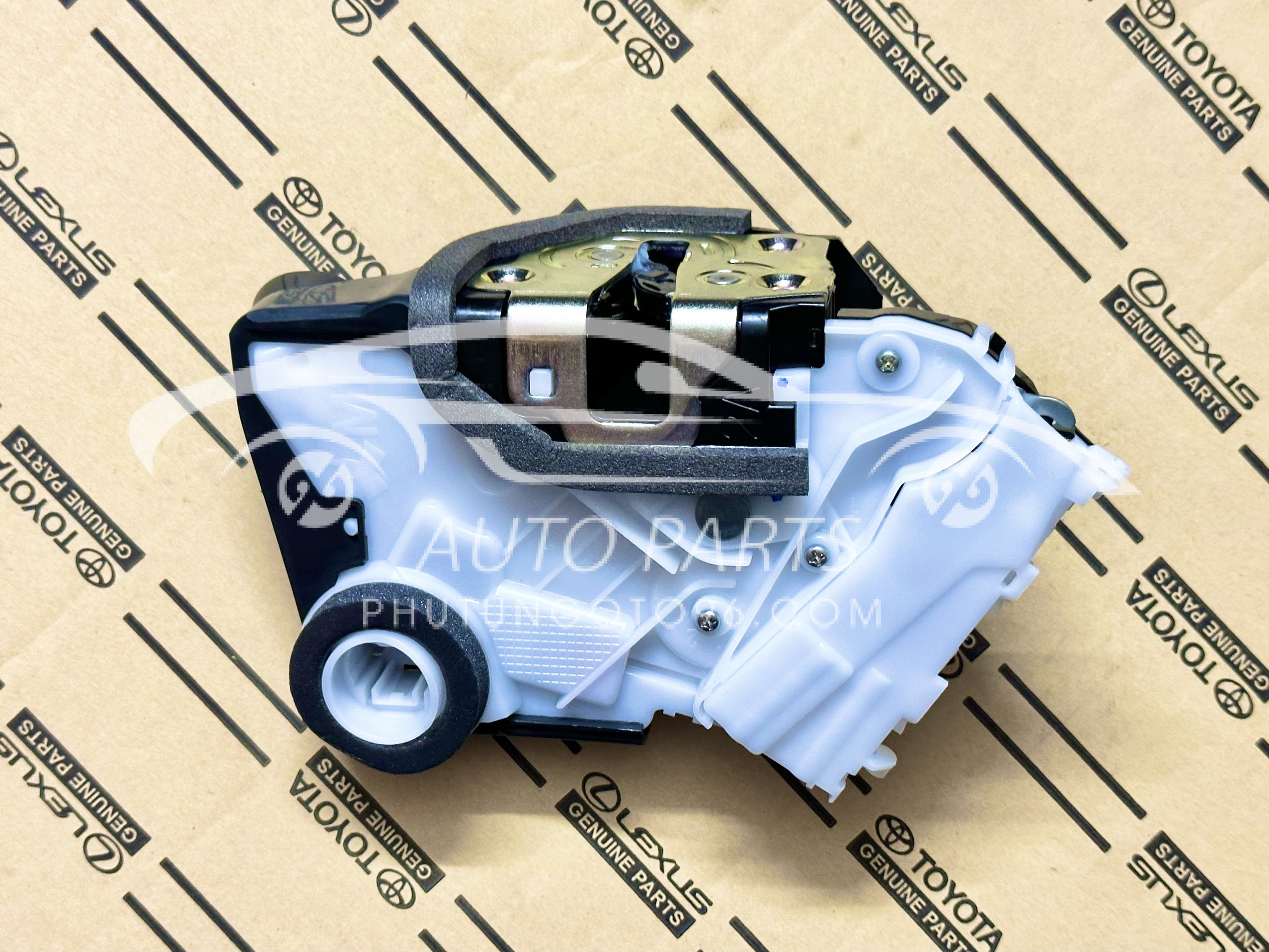 69030-0D390 Cơ cấu khóa ngậm cửa trước Vios 2015, Yaris 2018 RH