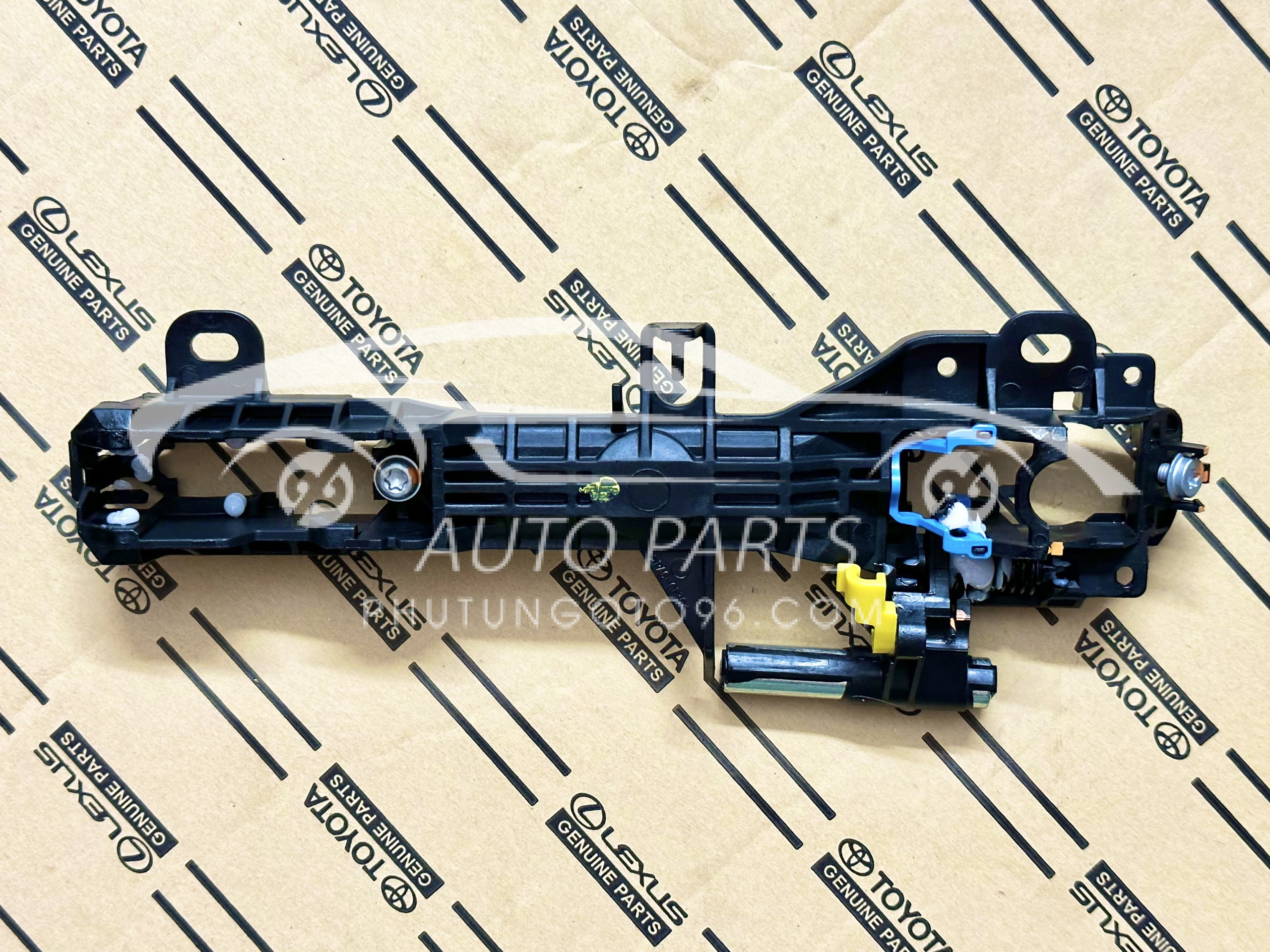 69202-0K040 Xương bắt tay mở cửa trước Vios, Innova, Hilux, Fortuner 2017 LH