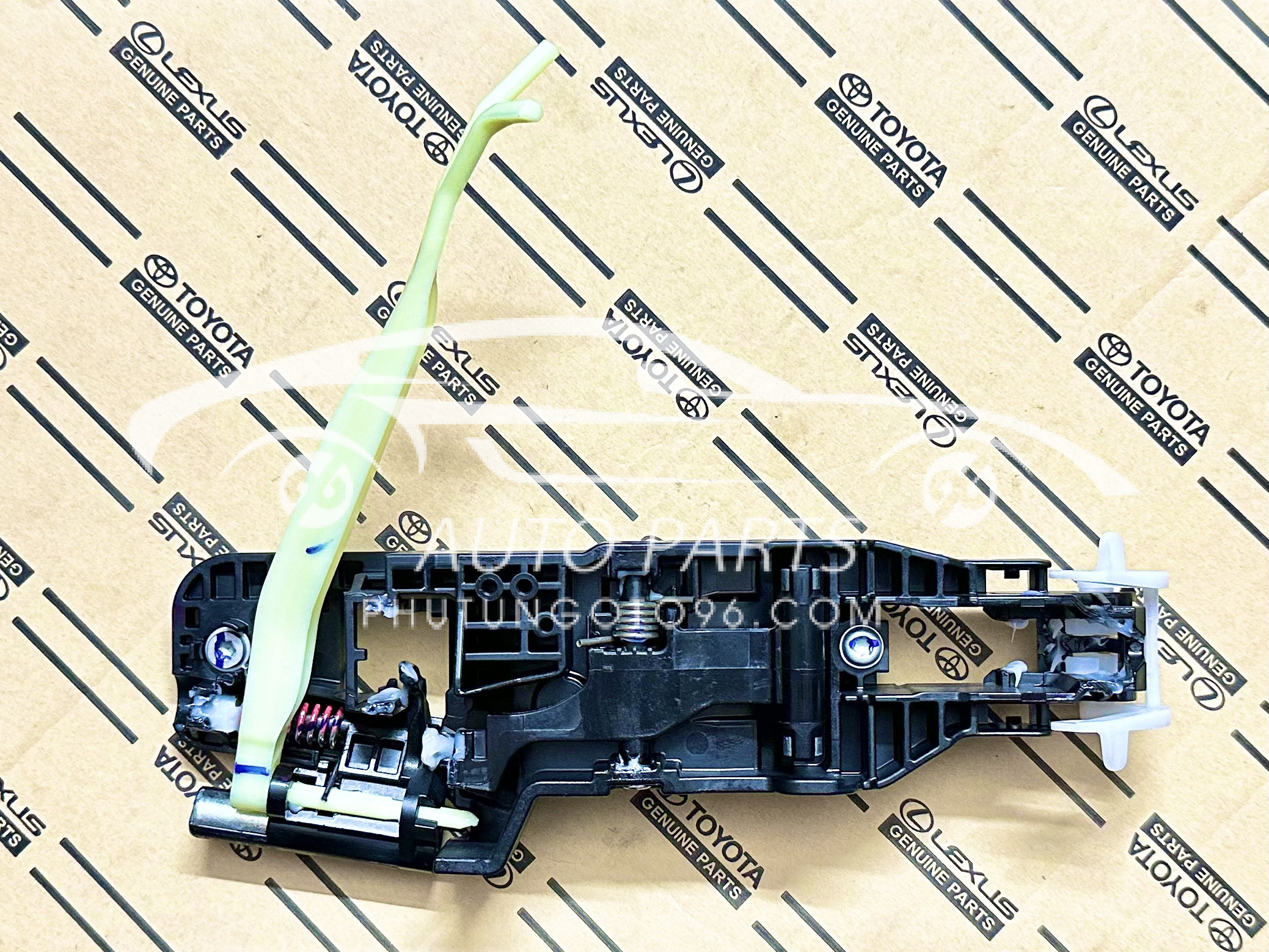 69203-0A010 Xương tay mở cửa sau Cross 2021 RH