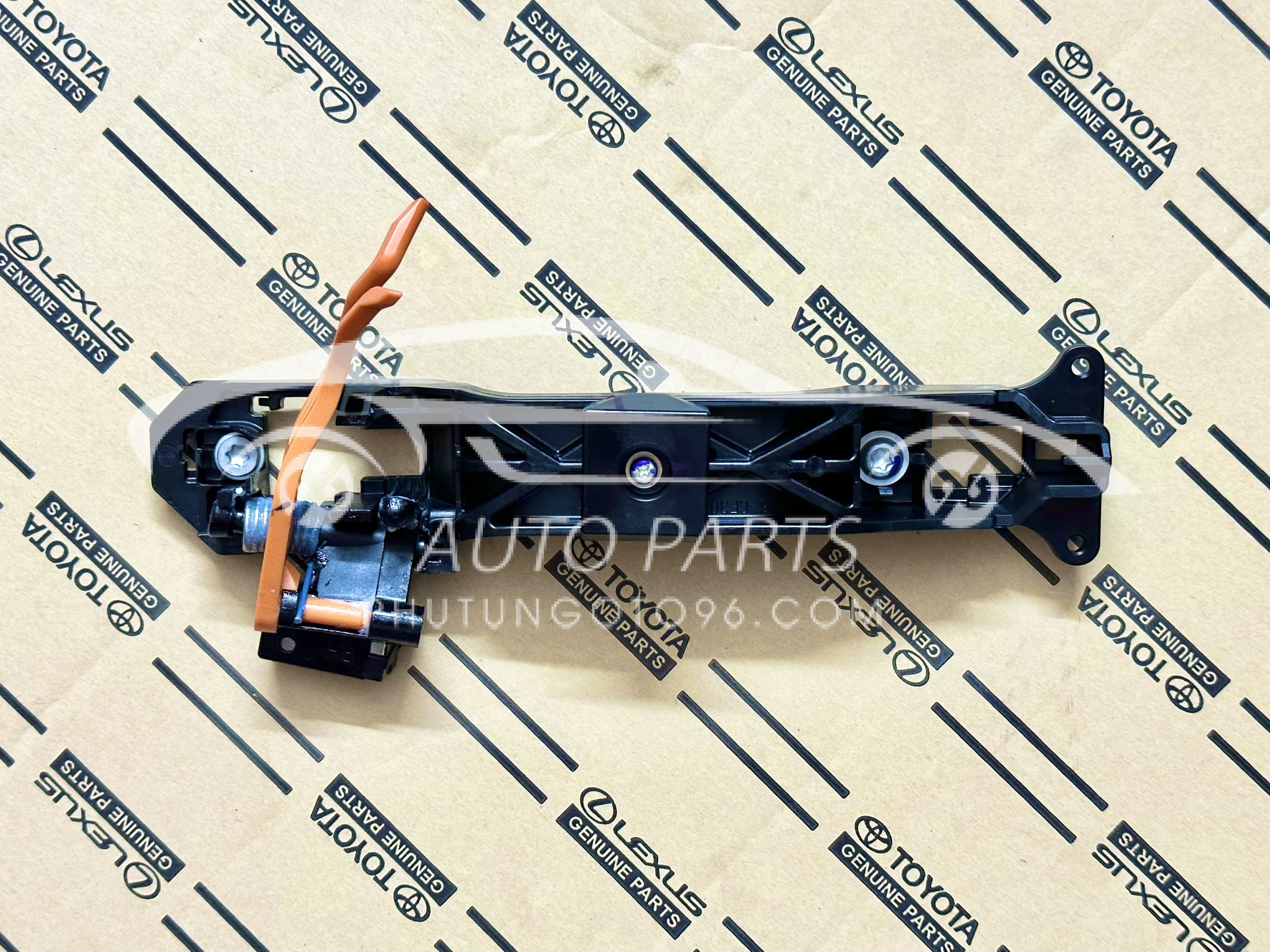 69203-0D120 Xương tay mở cửa sau Vios, Yaris 2014-2019 RH