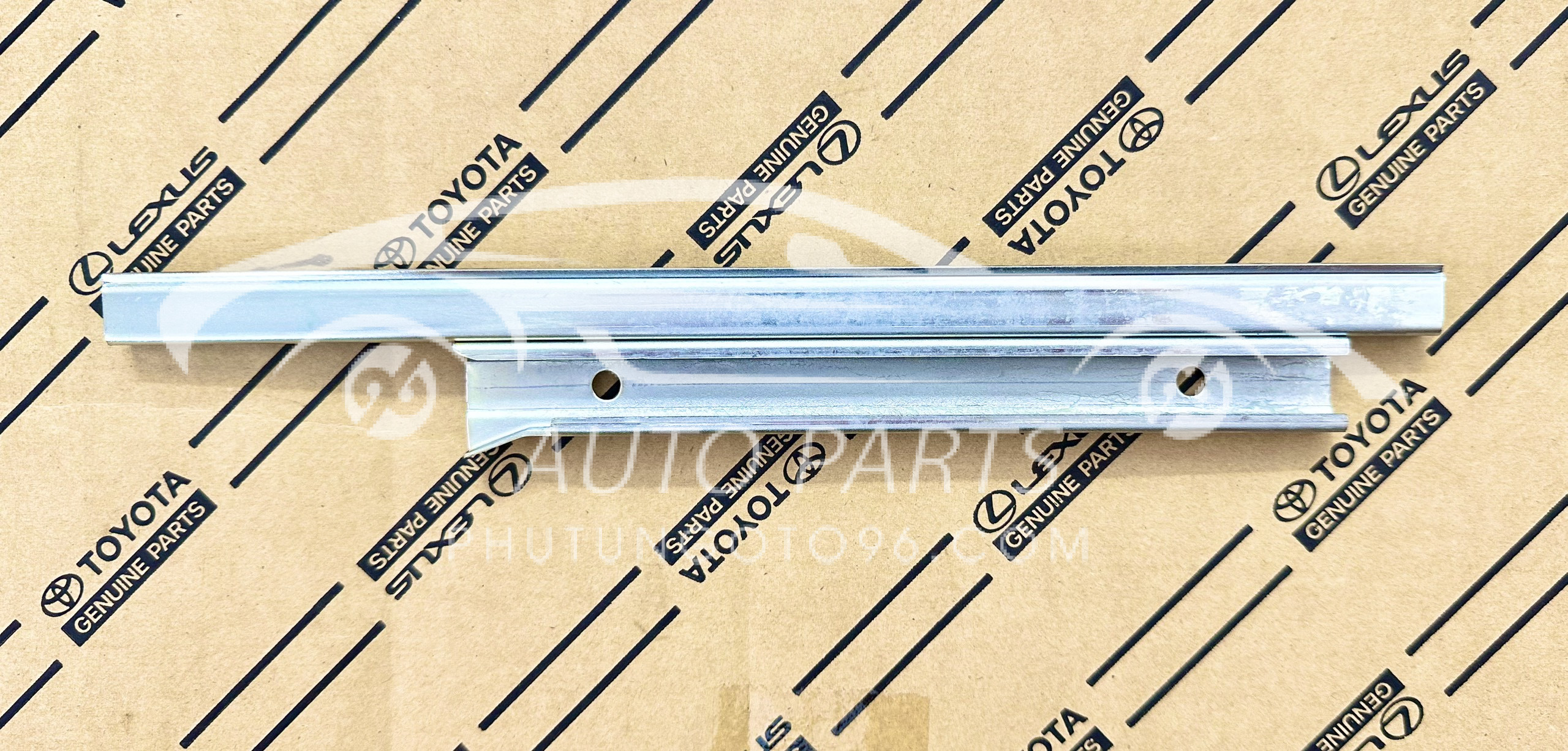 69905-52050 Xương đỡ kính Prado, Camry, Yaris, Vios, Altis, Fortuner, Hilux RH