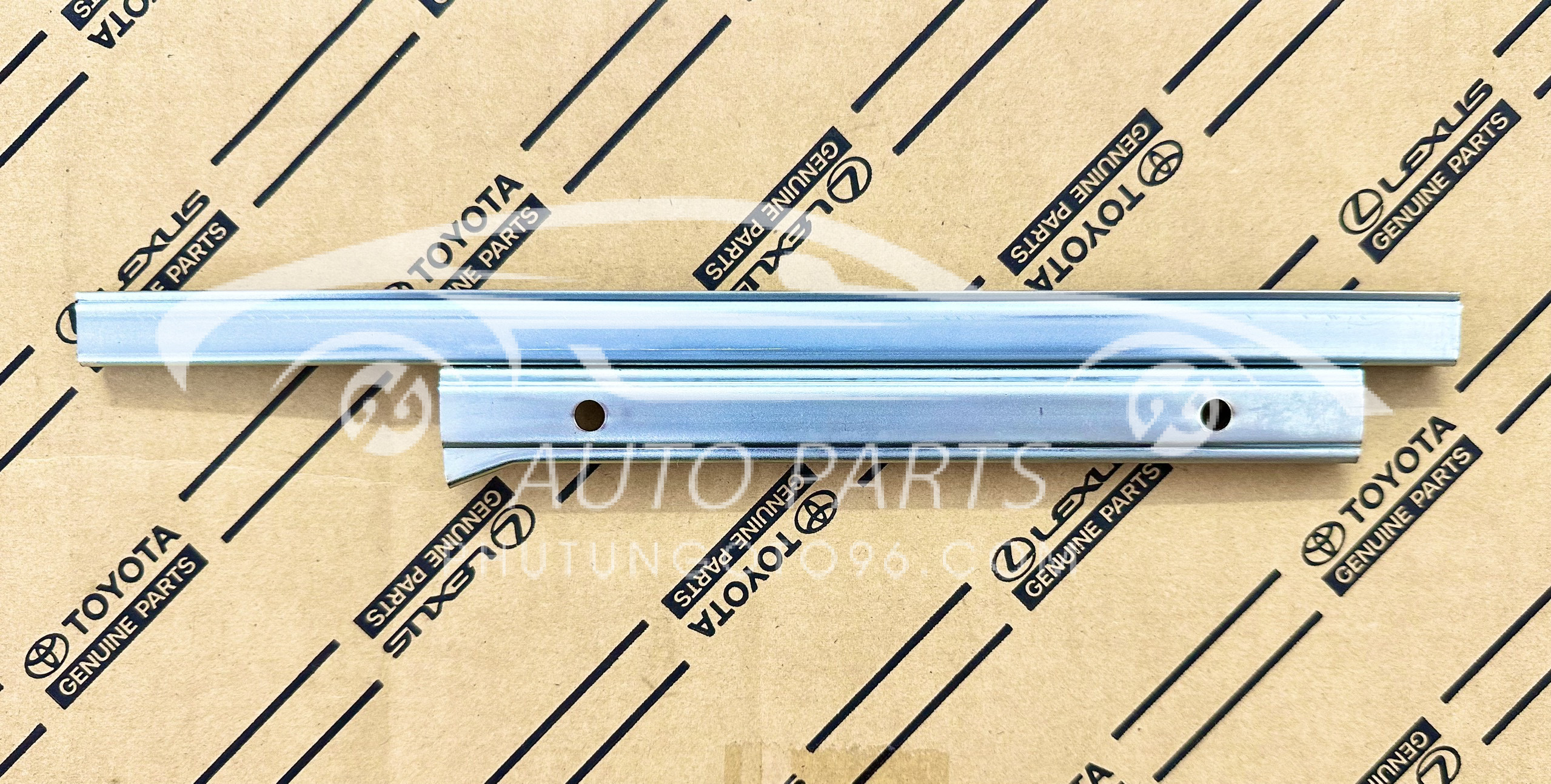 69906-52050 Xương đỡ kính Prado, Camry, Yaris, Vios, Altis, Fortuner, Hilux LH