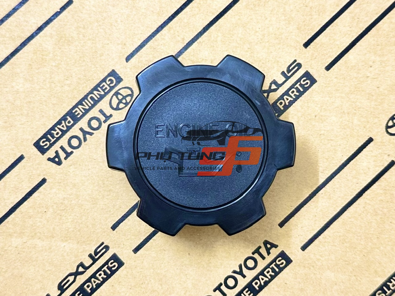 12180-55010 Nắp đổ dầu máy LandCruiser FZJ100