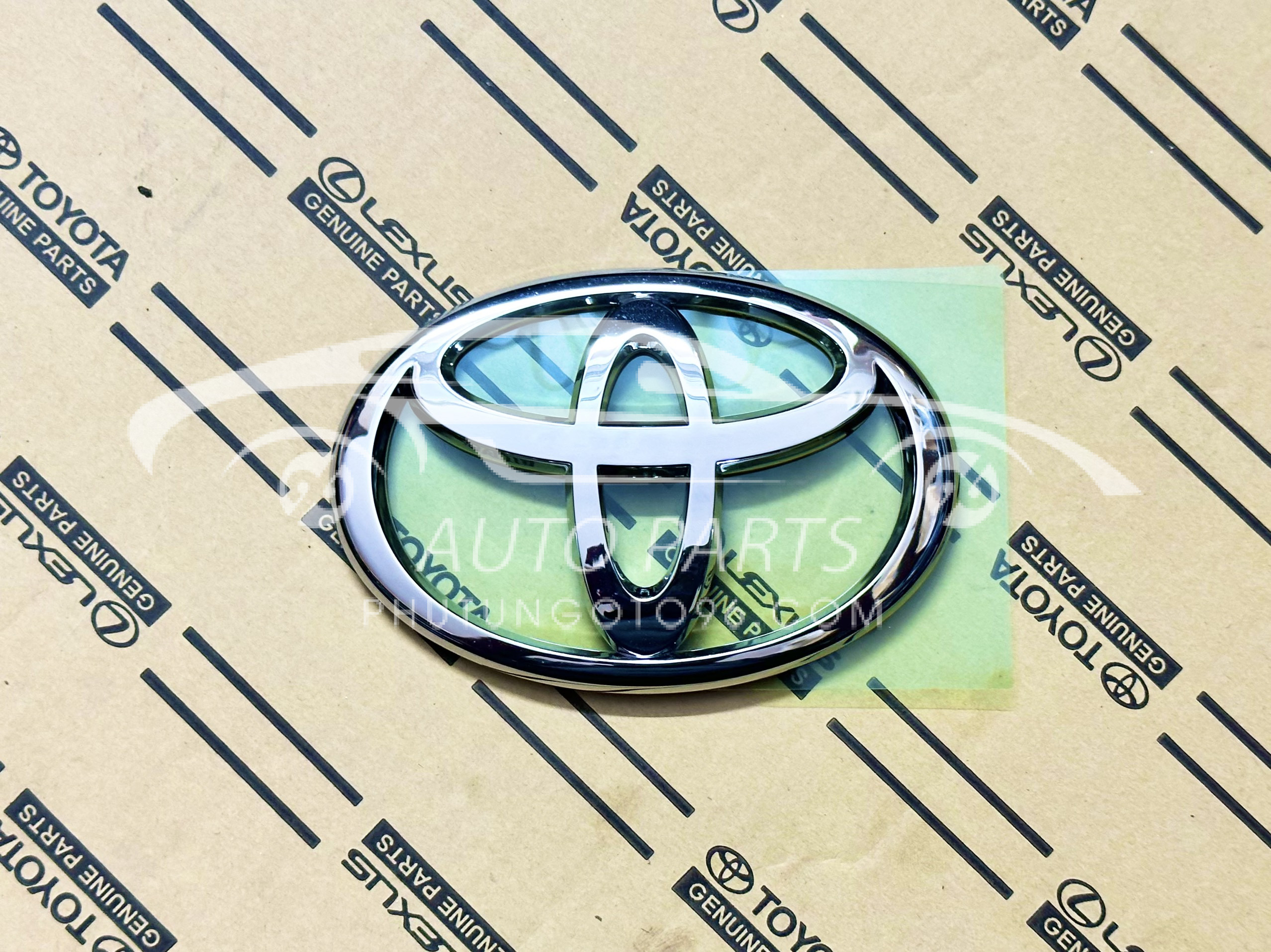 75431-0K031 Logo cửa hậu Fortuner