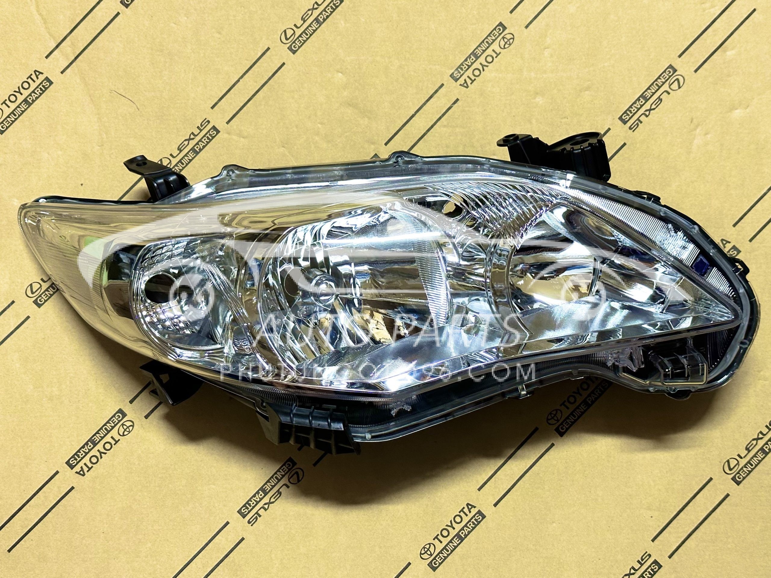 81130-02C20 Đèn pha Altis 1.8 2011-2013 RH