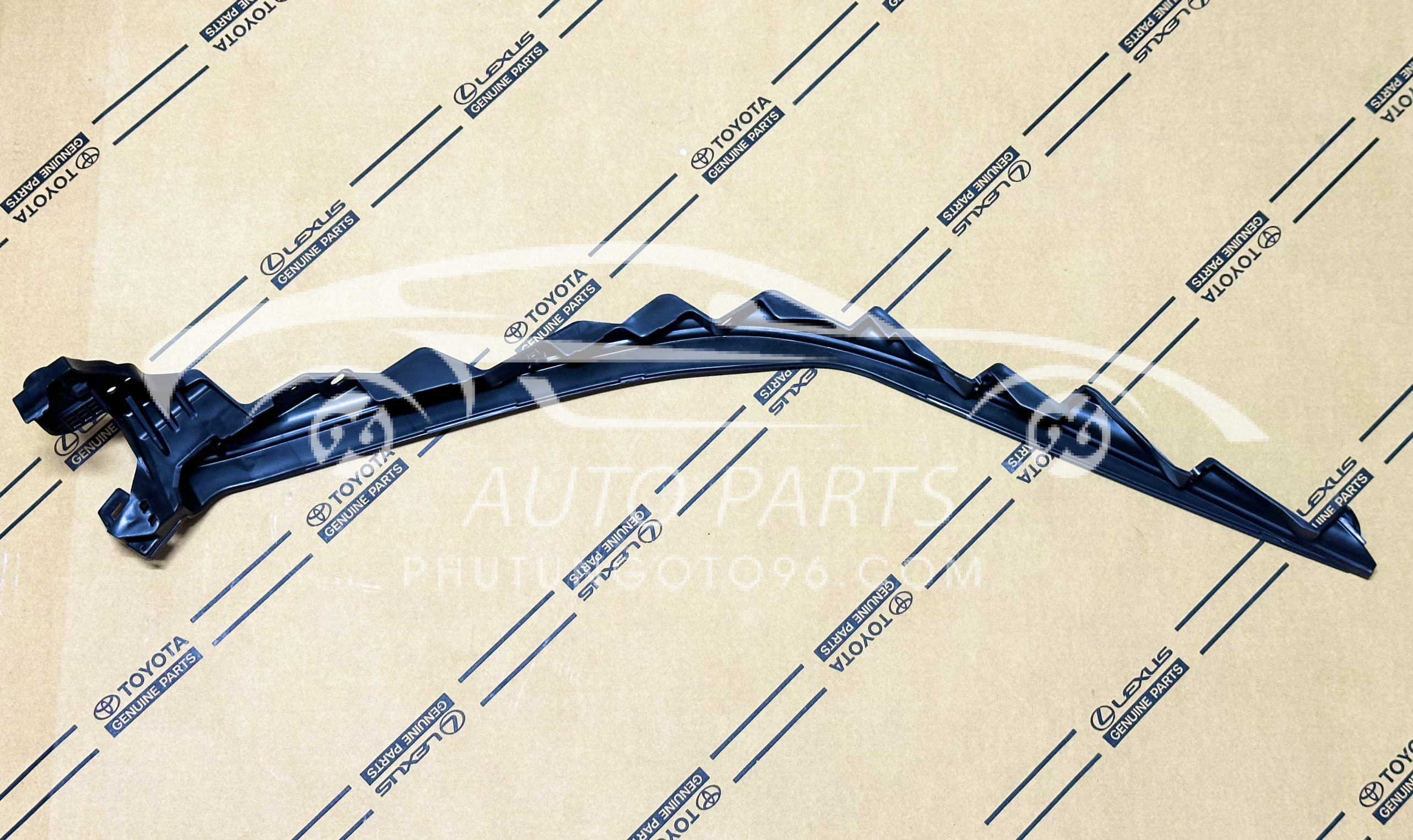 81156-0KL90 Nẹp đèn pha Fortuner 2021 LH