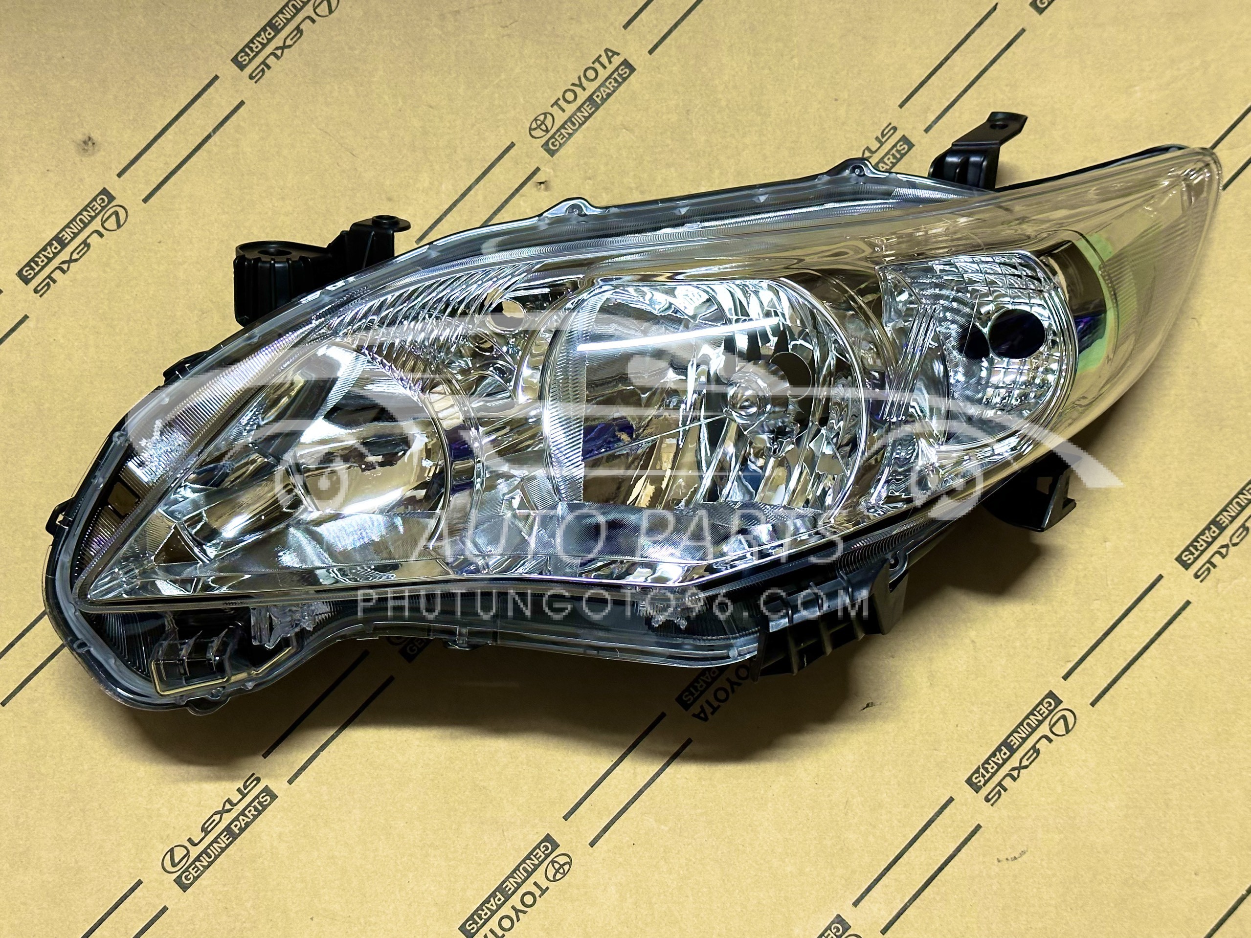 81170-02C20 Đèn pha Altis 1.8 2011-2013 LH