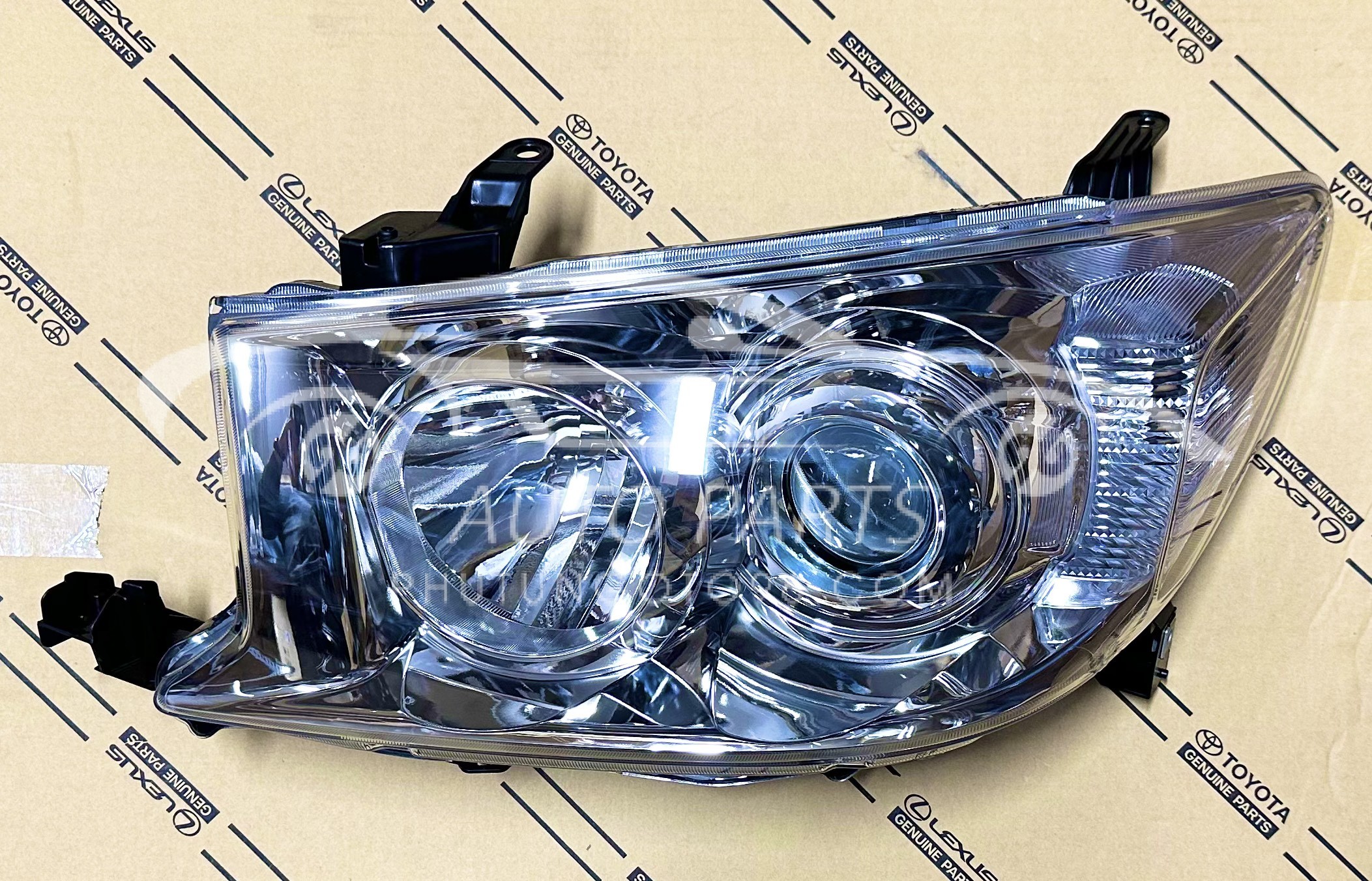 81170-0K270 Đèn pha Fortuner VN 2009-2011 LH (Có Xenon)