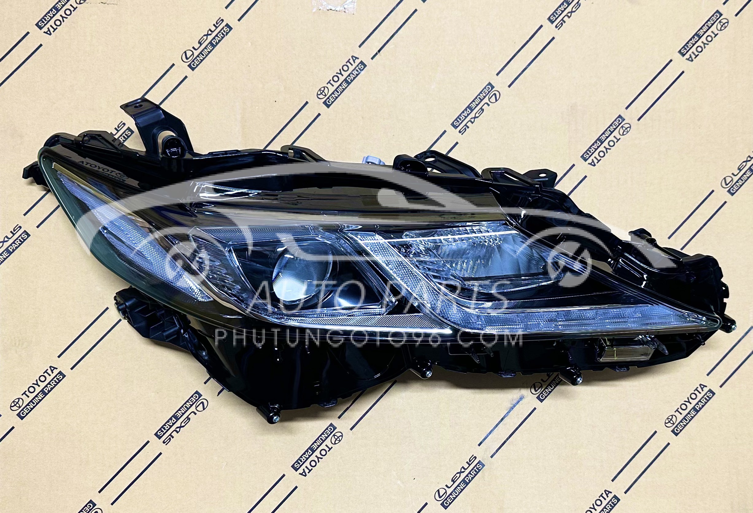 81185-06E90 Đèn pha Camry 2.0 2019 LH