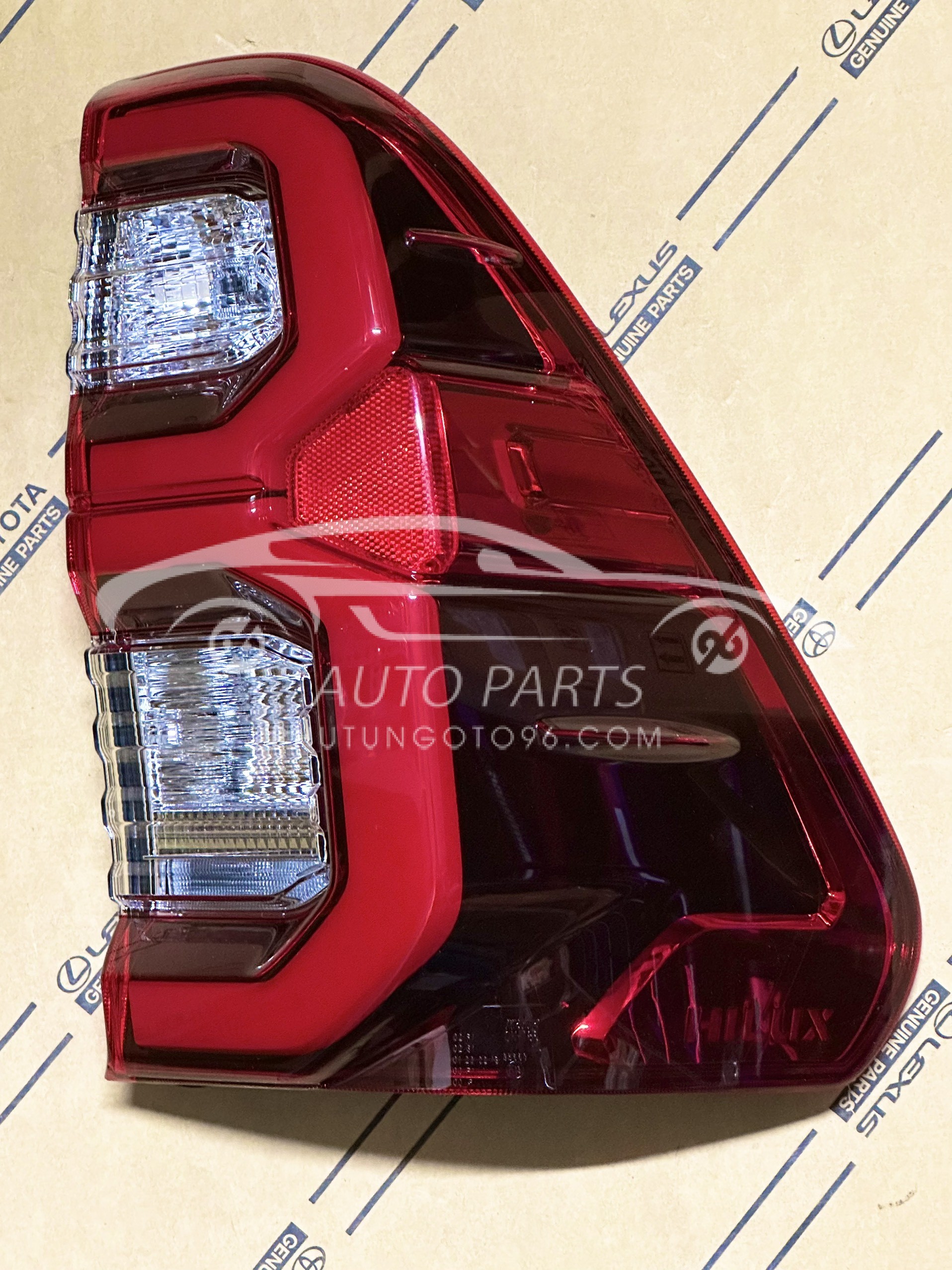 81551-0K690 Đèn hậu Hilux 2020-2022 RH (Có Led)