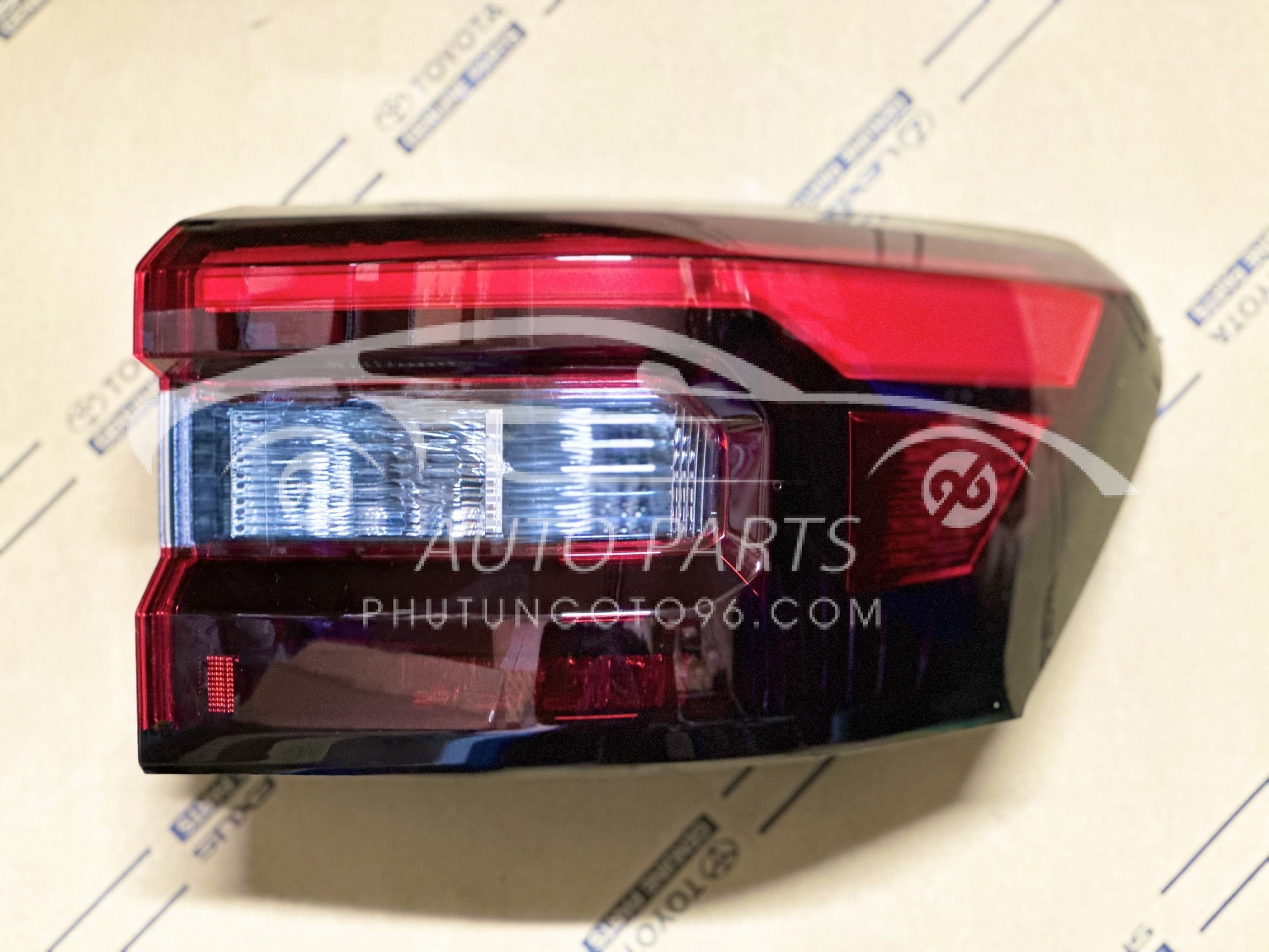 81551-BZ440 Đèn hậu ngoài Raize RH