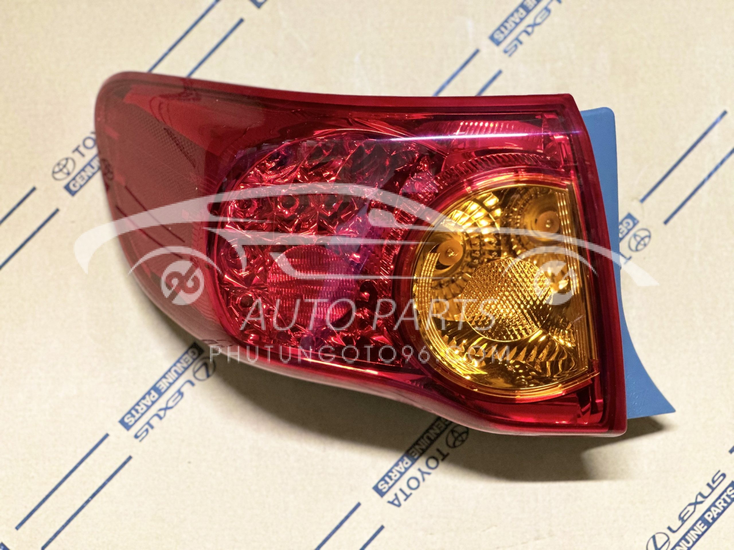 81561-02470 Đèn hậu ngoài Altis 2008-2010 LH