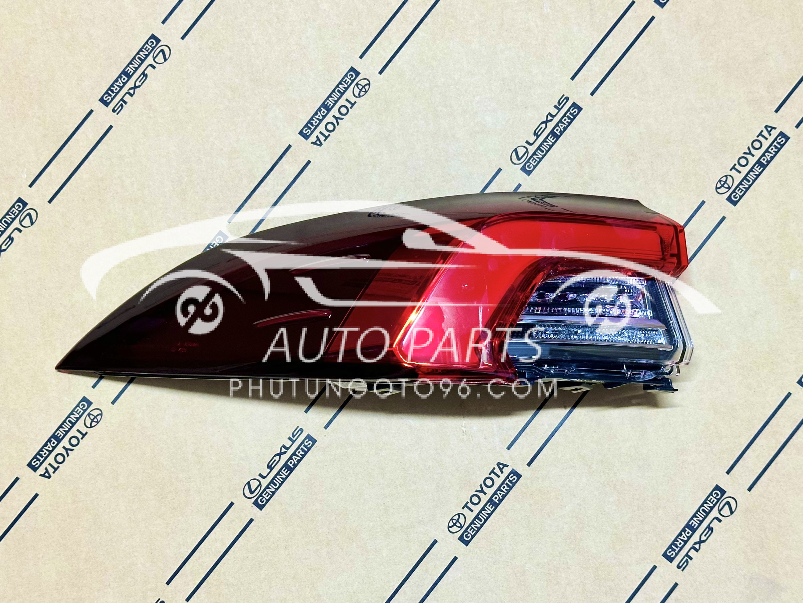 81561-02D50 Đèn hậu ngoài Altis 2022 LH