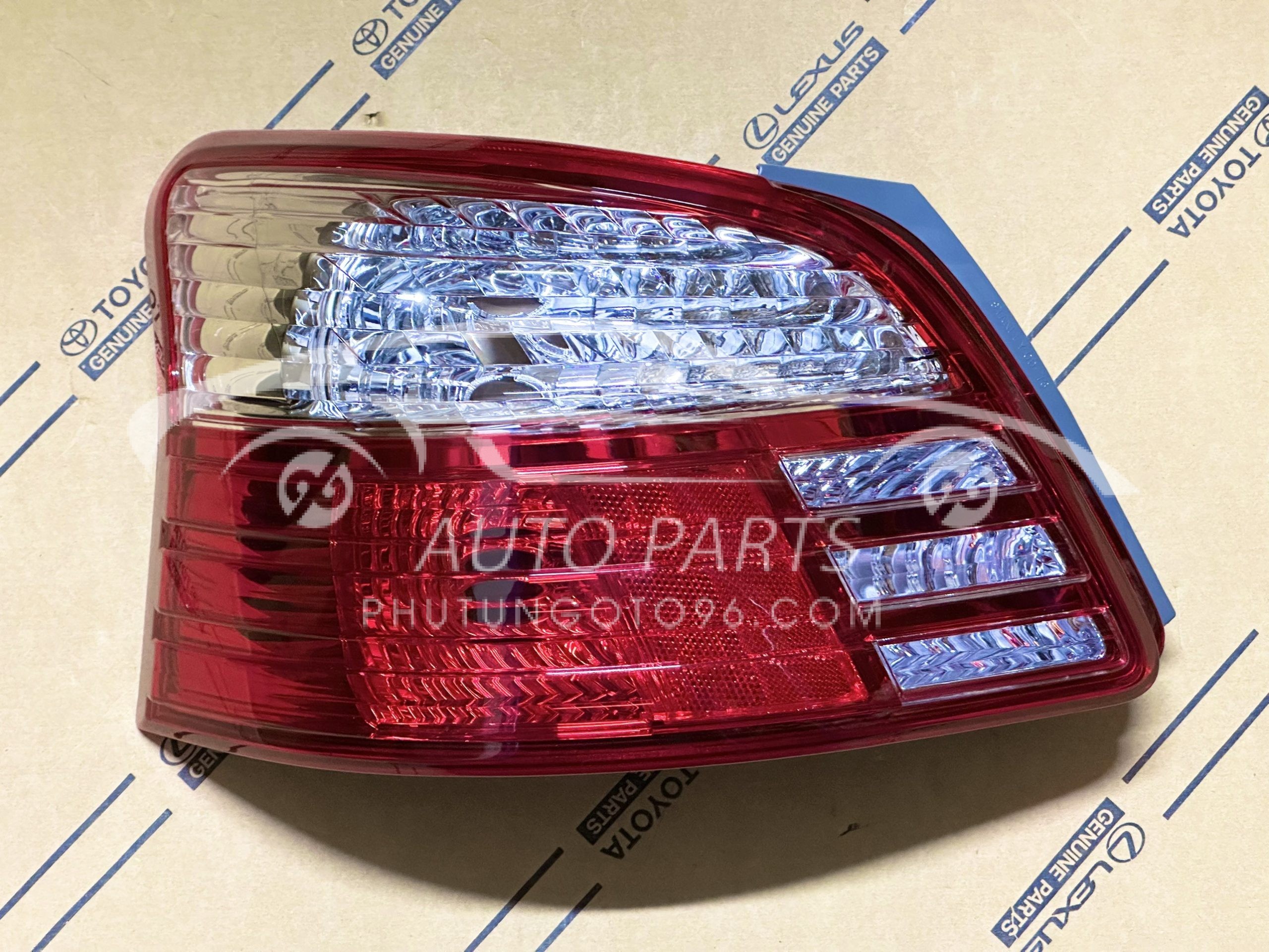 81561-0D330 Đèn hậu Vios 2010-2013 LH