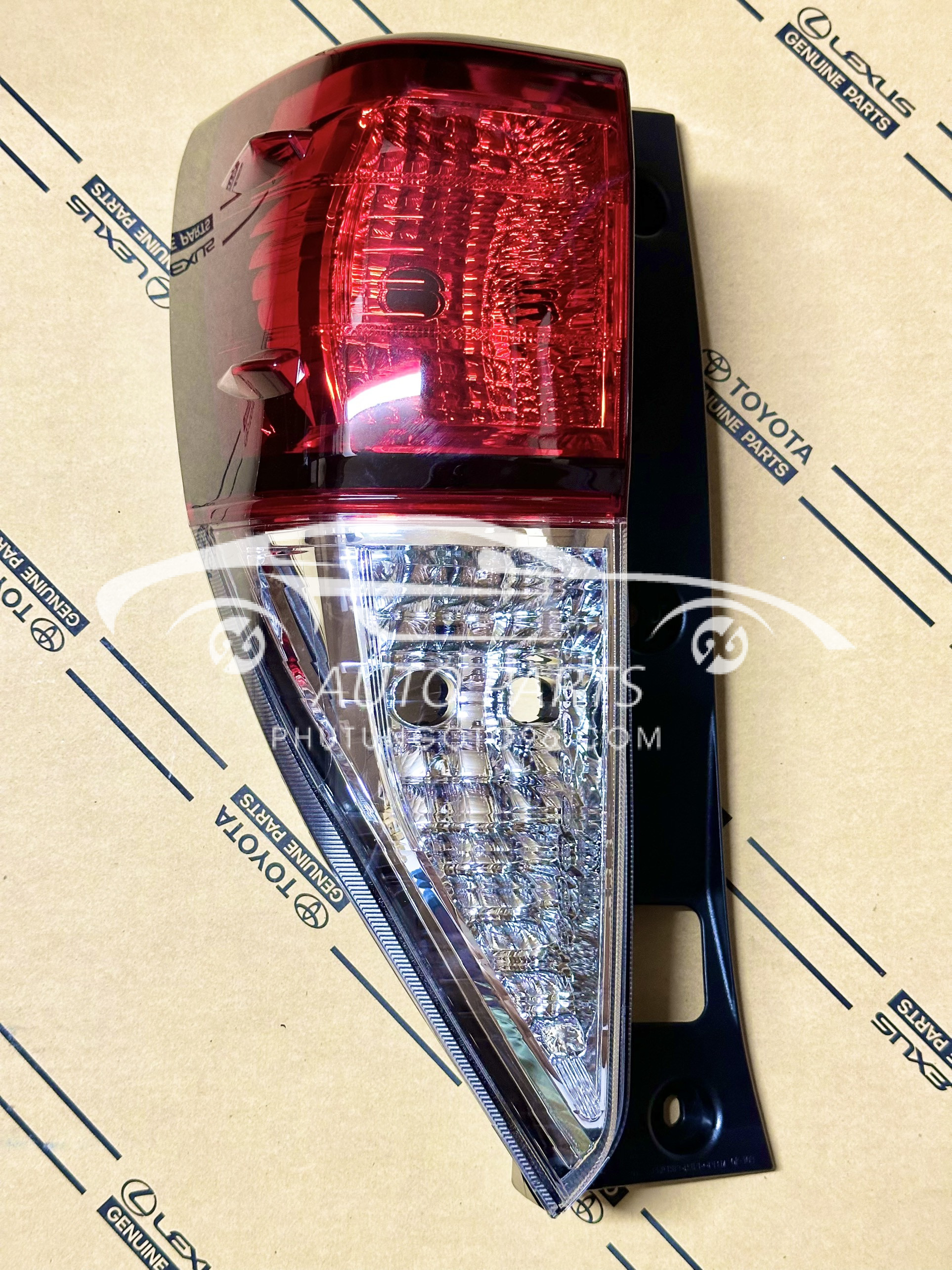 81561-0K590 Đèn hậu ngoài Innova 2021 LH