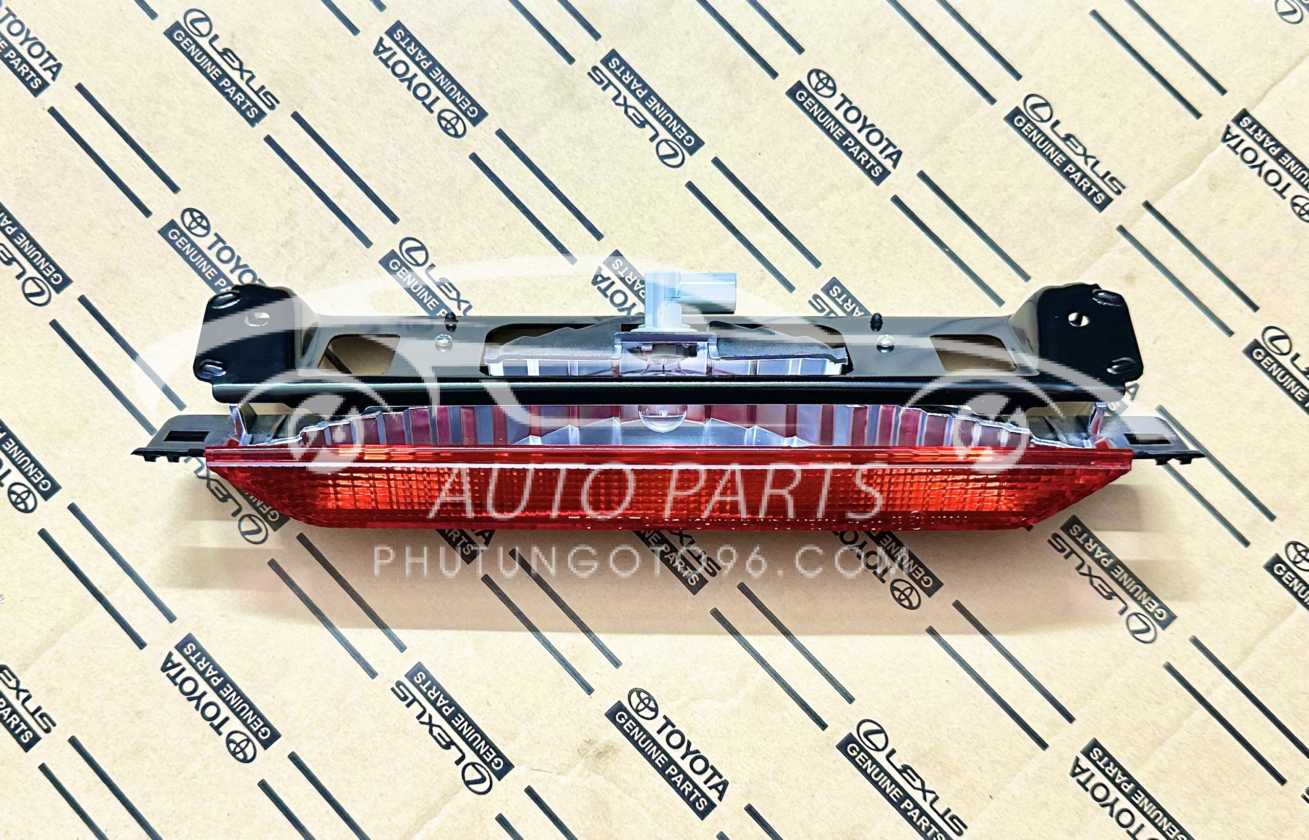 81570-0K030 Đèn phanh trên cửa hậu Innova 2005-2015