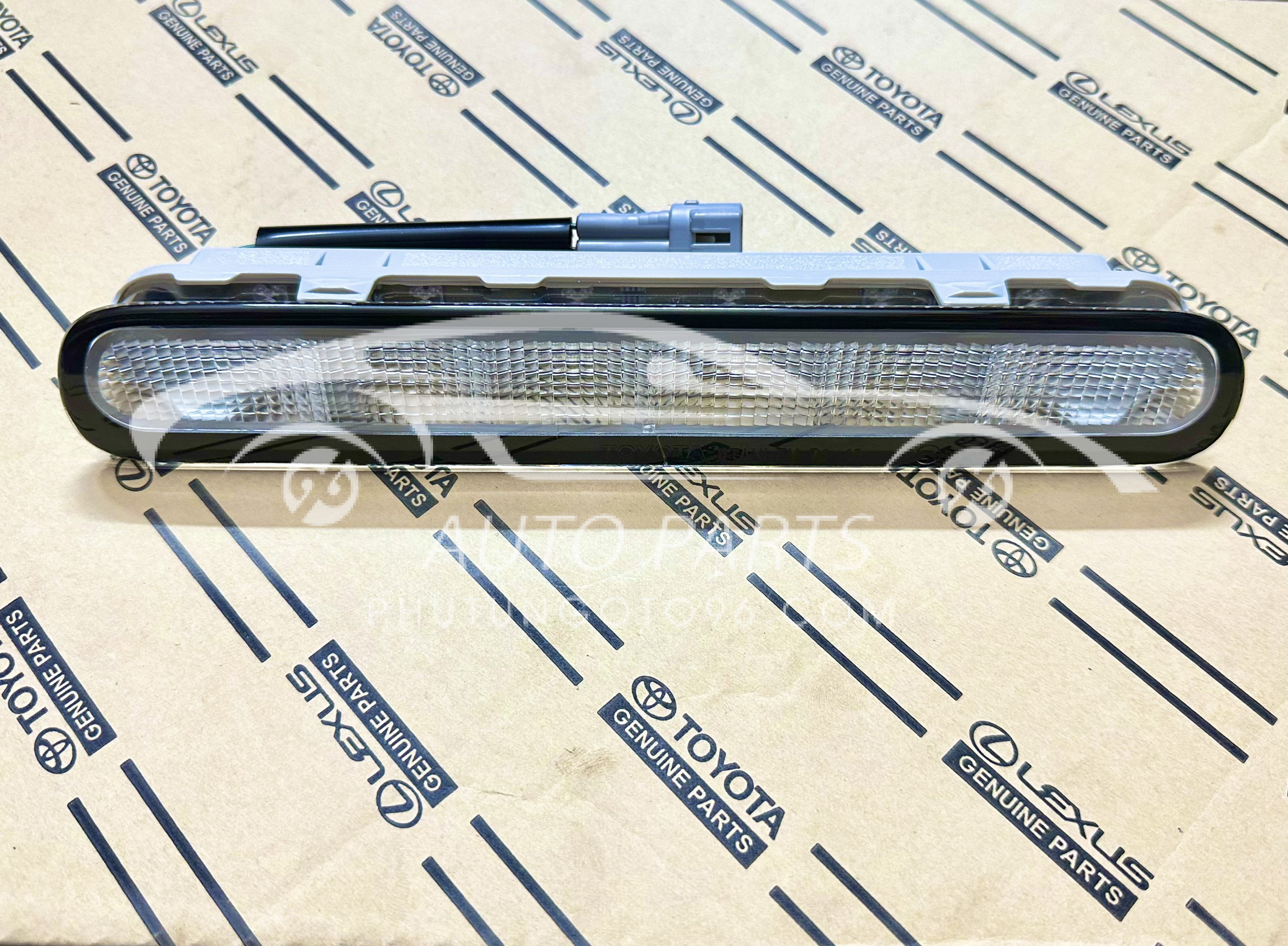 81570-0K080 Đèn trên cửa thùng sau Hilux 2009-2014