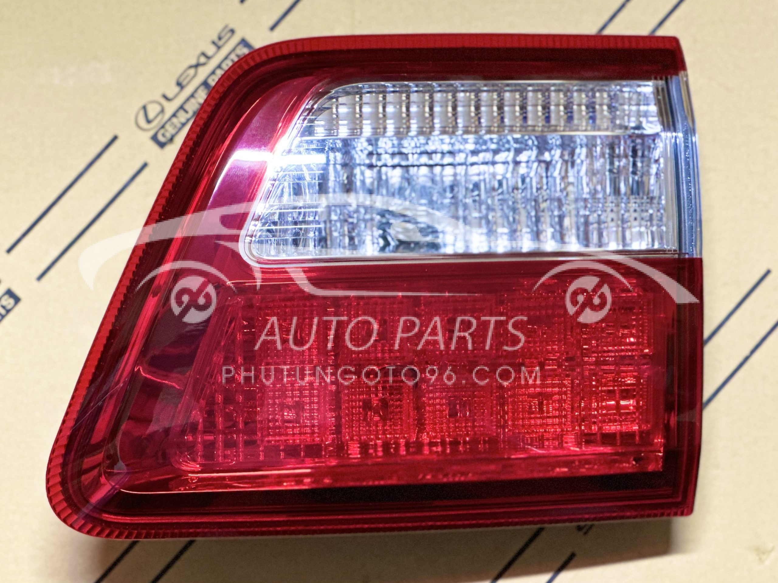 81580-0K020 Đèn hậu trong Fortuner 2008-2011 VN RH