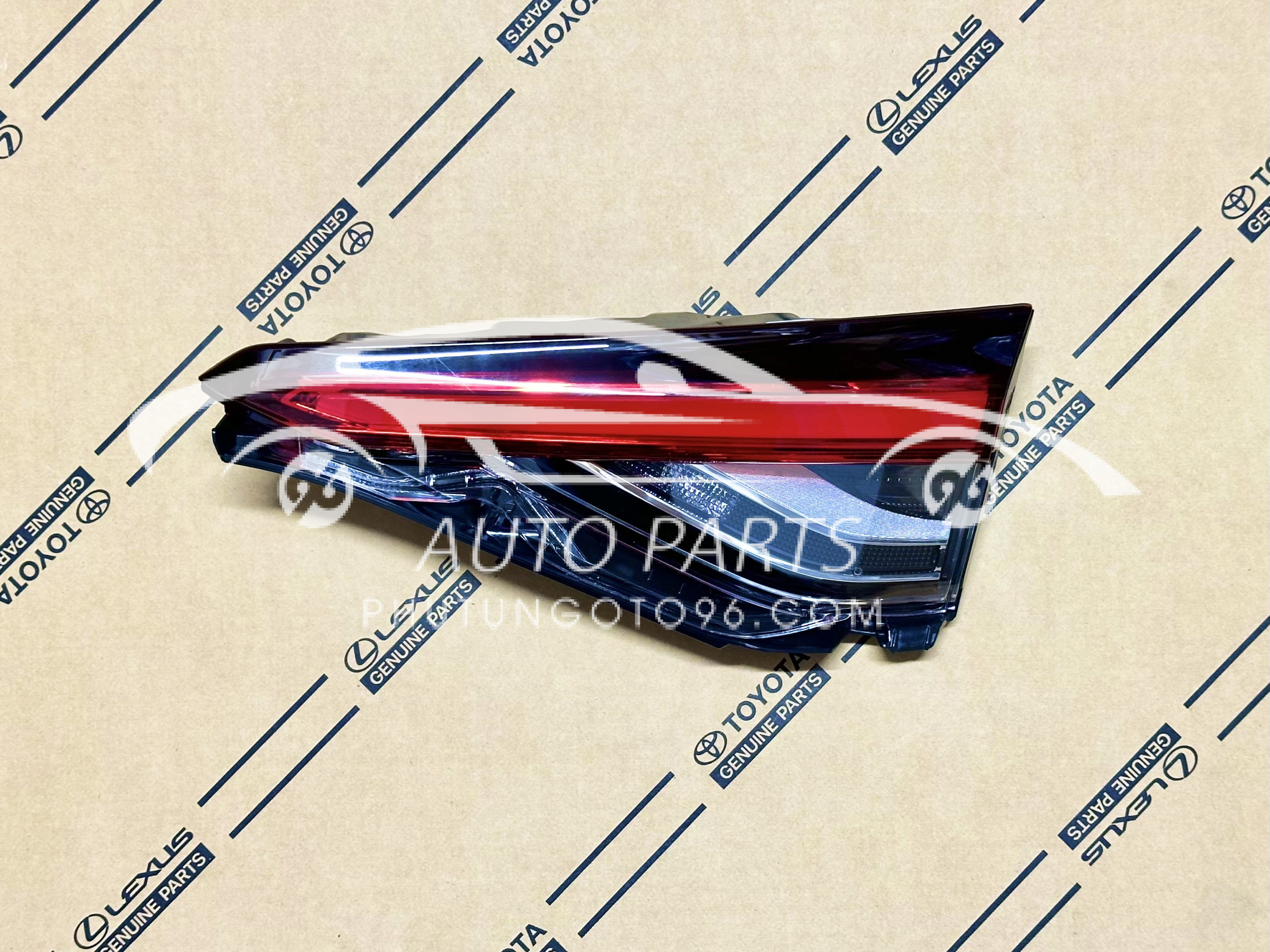 81581-02C80 Đèn hậu trong Altis 2022 RH