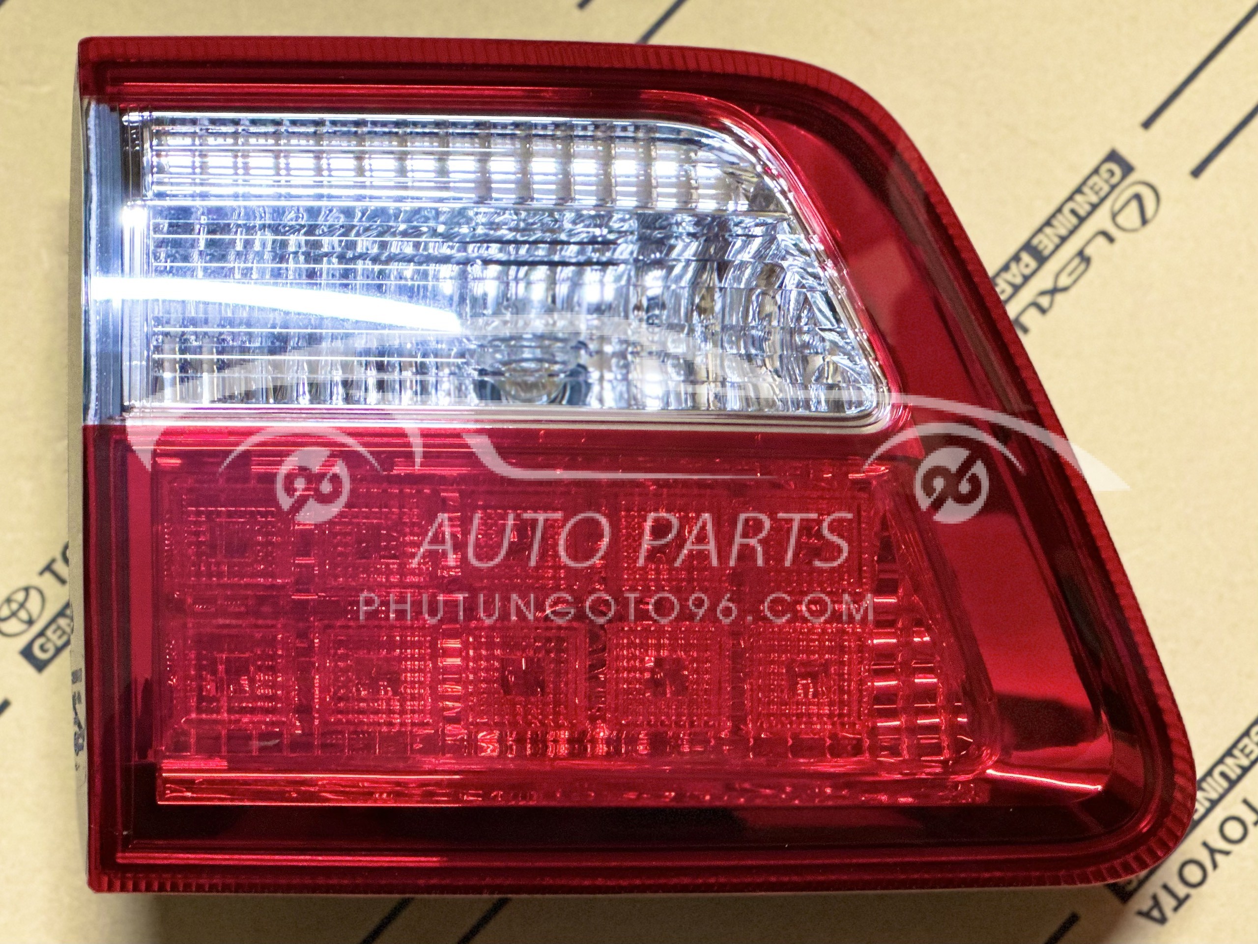 81590-0K020 Đèn hậu trong Fortuner 2008-2011 VN LH