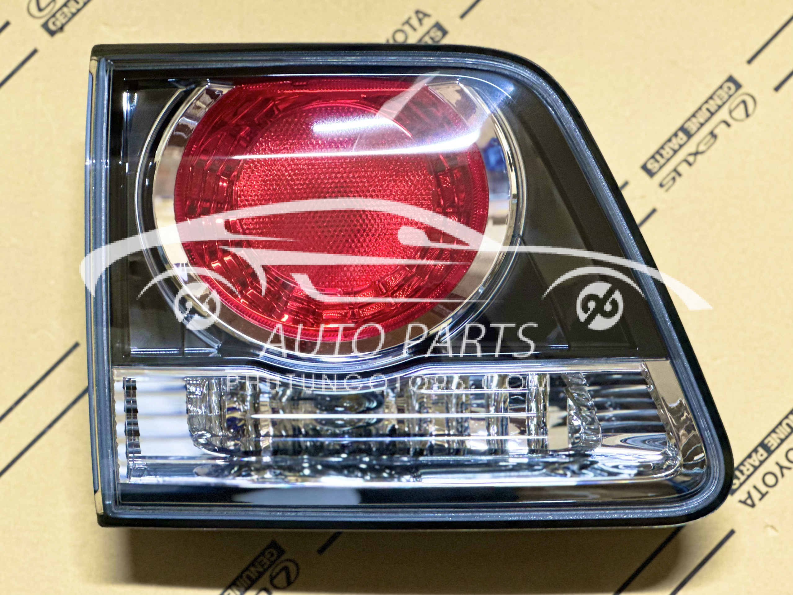 81590-0K120 Đèn hậu trong Fortuner 2015 LH