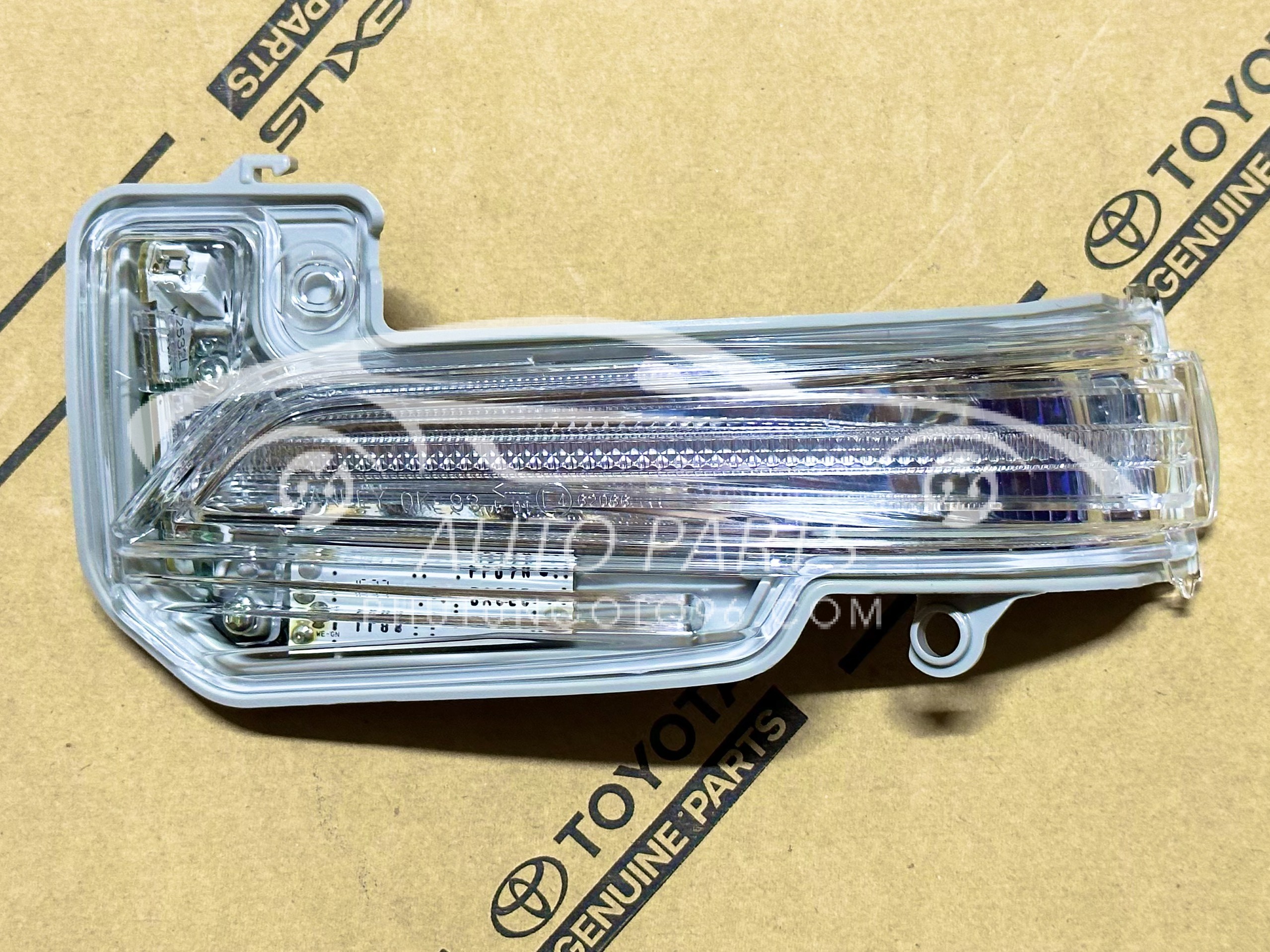 81740-0K030 Đèn xi nhan gương Innova - Fortuner - Hilux 2017 LH