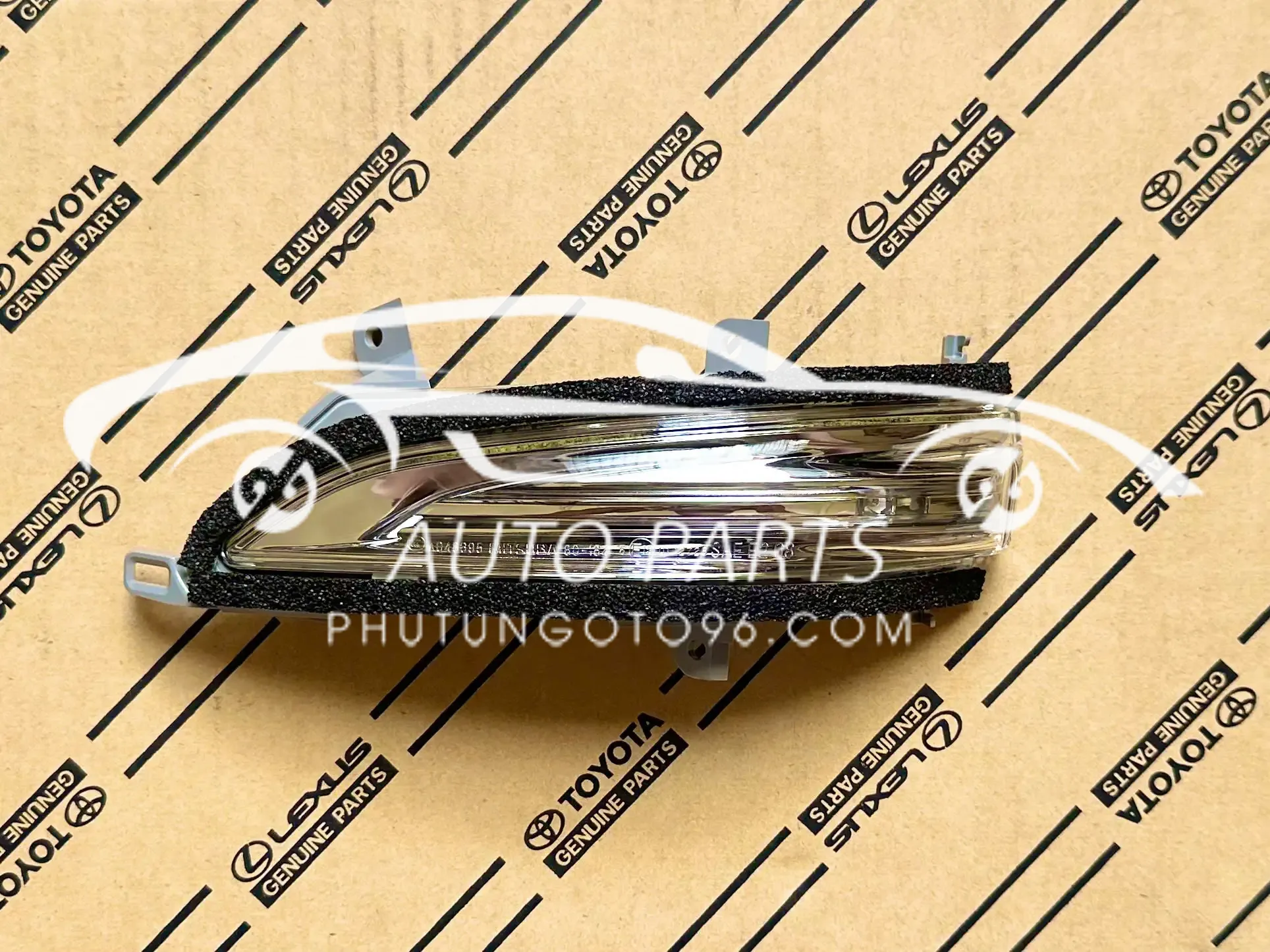 81740-60100 Đèn gương Lexus GX460 LH