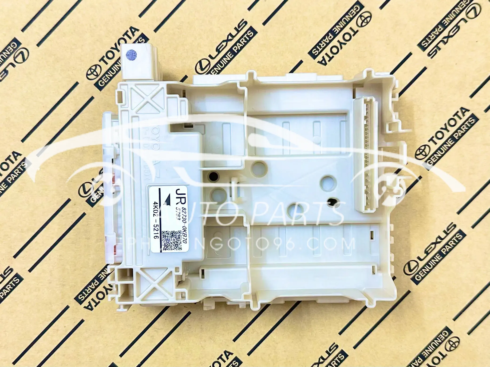 82730-0KB70 Hộp cầu chì trong xe Fortuner - Hilux