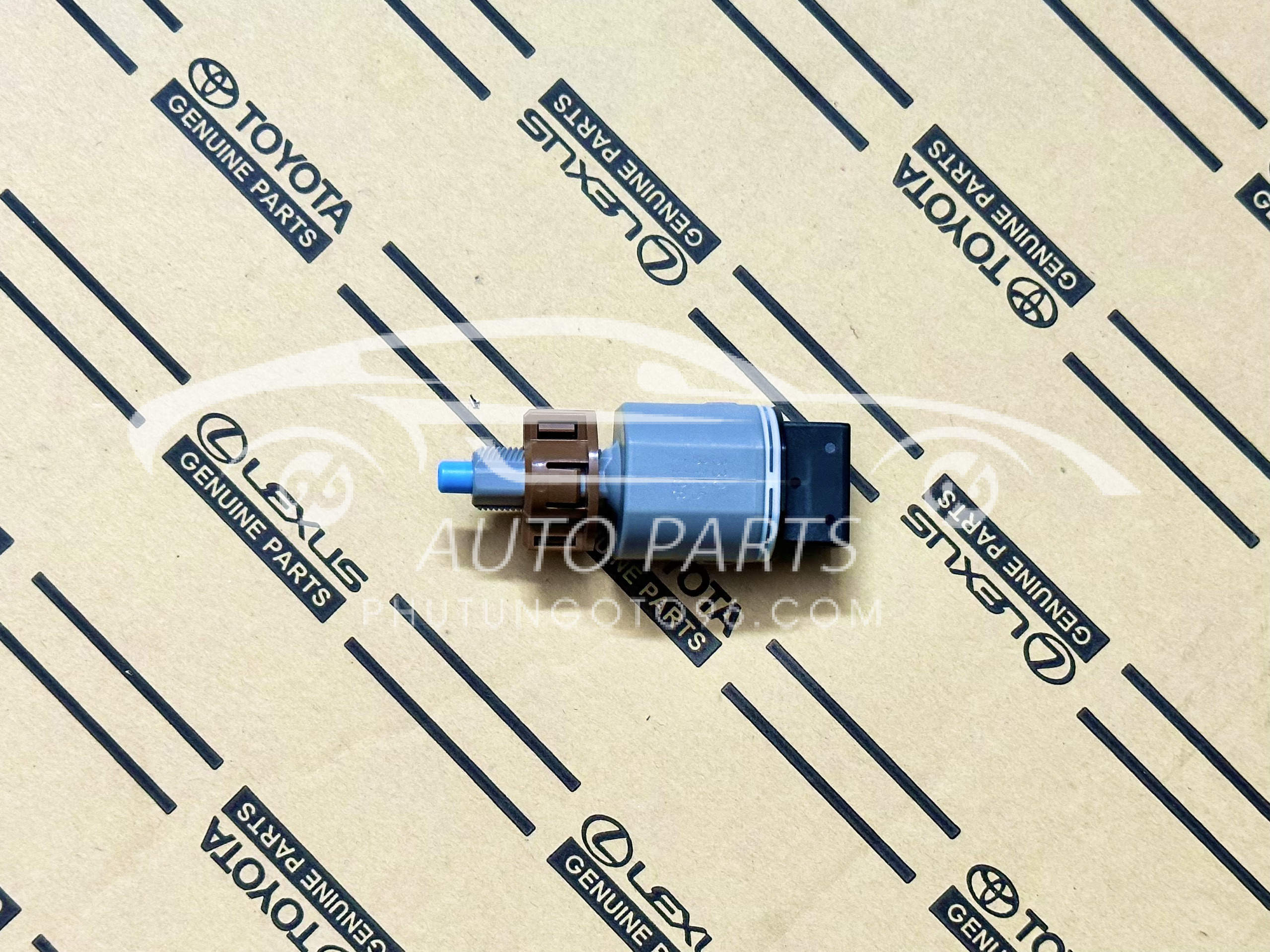 84340-09200 Công tắc đèn phanh Fortuner 2017-2021