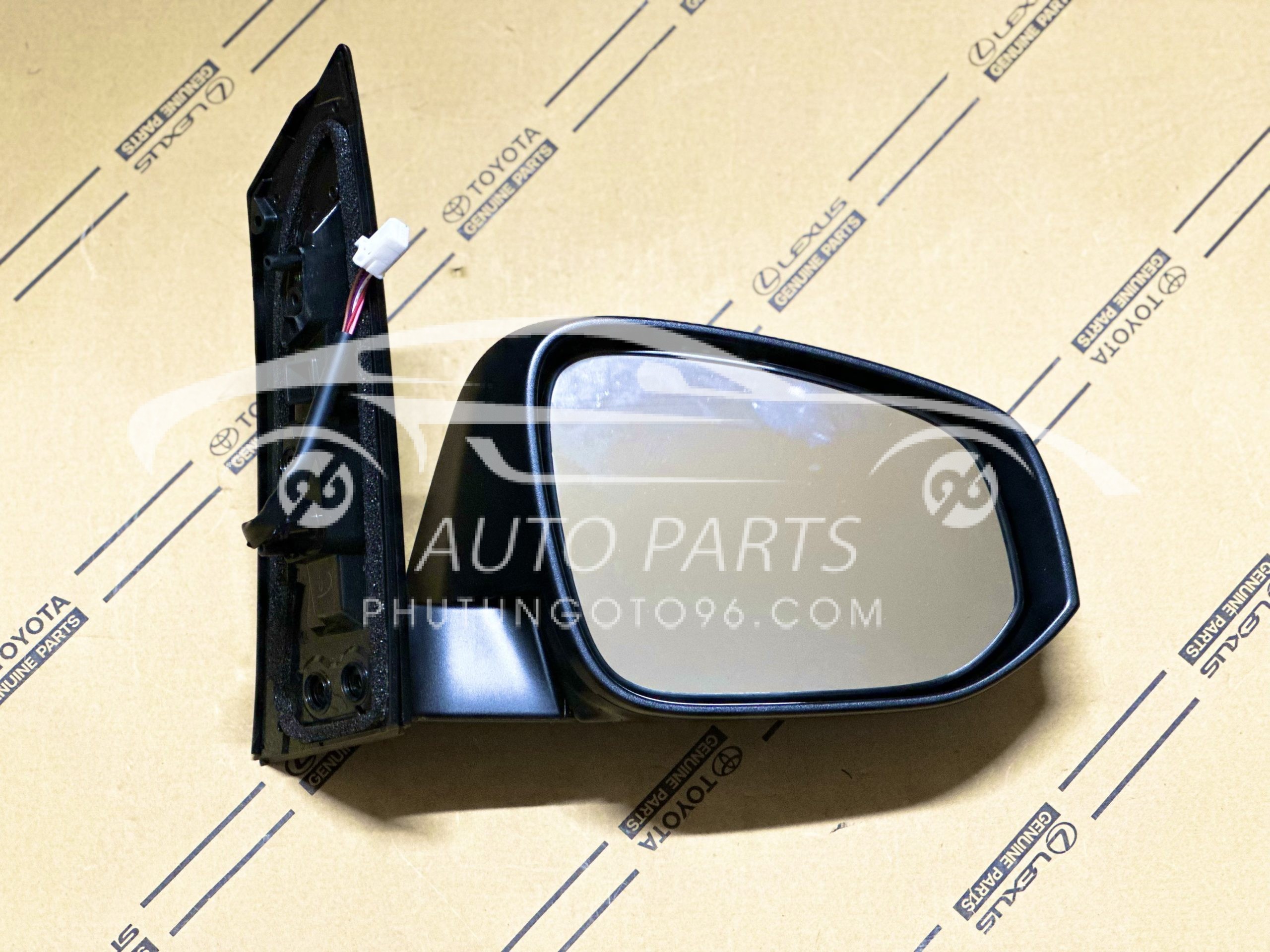 87910-0KB70 Gương chiếu hậu Innova 2017 RH (Gập cơ, chưa kèm ốp gương)