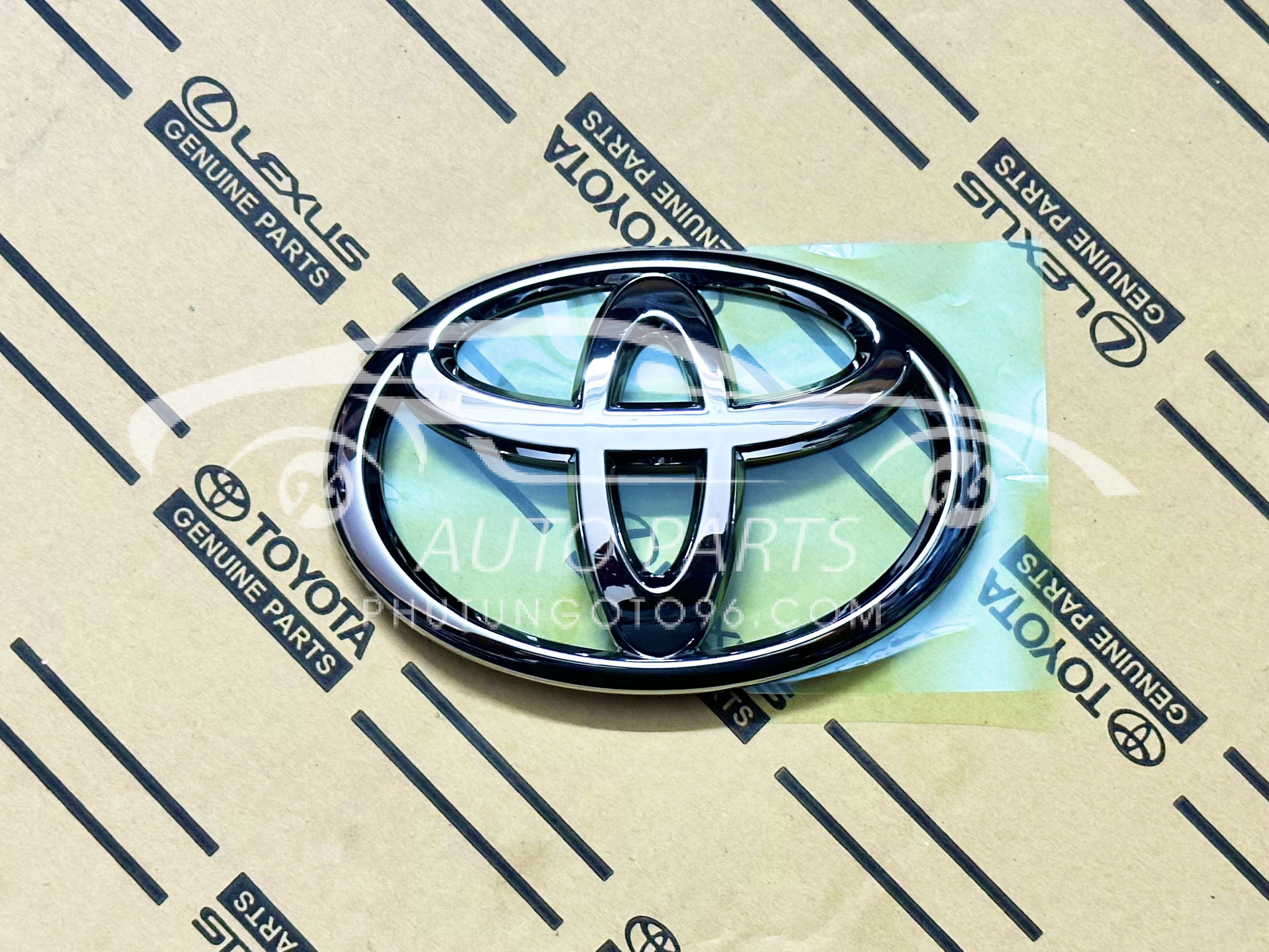 90975-T2007 Logo cốp sau Altis, Yaris, Cross