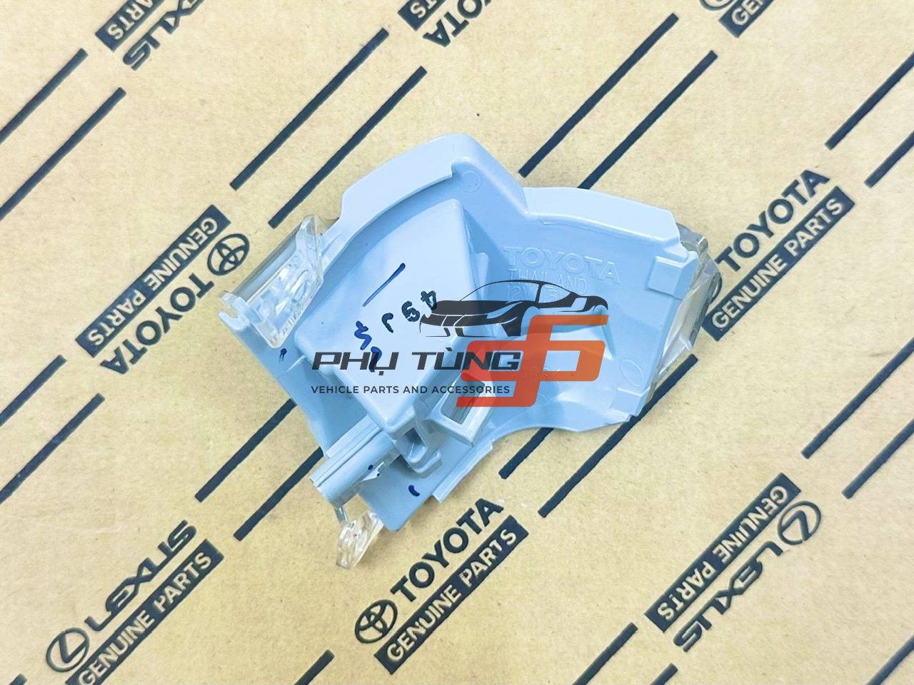 81730-06110 Đèn gương Camry  RH