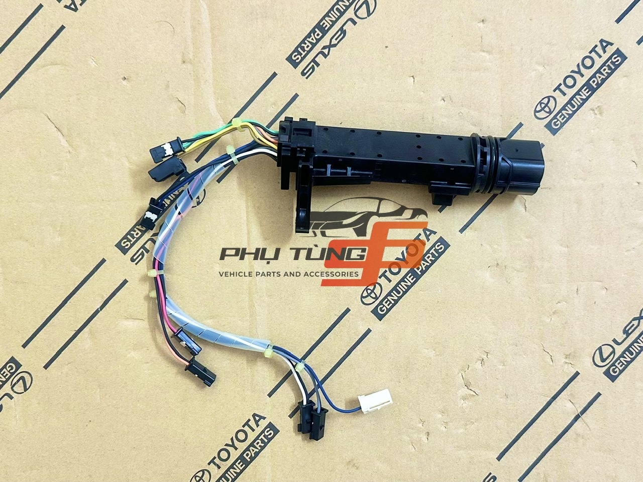 82125-33100 Giắc nối hộp số tự động Camry