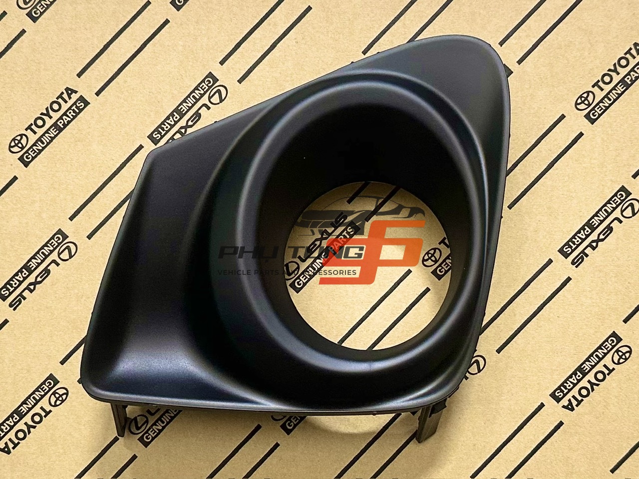 81481-02240 Ốp đèn ba đờ xốc trước Altis RH