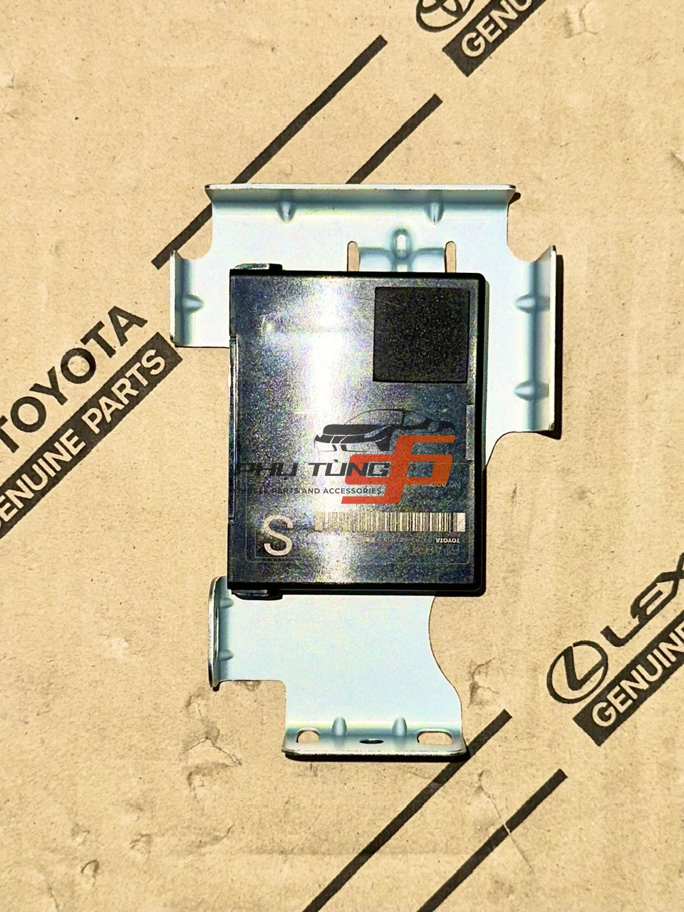 89784-60180  Hộp điều khiển chìa khóa Land Cruiser 2019