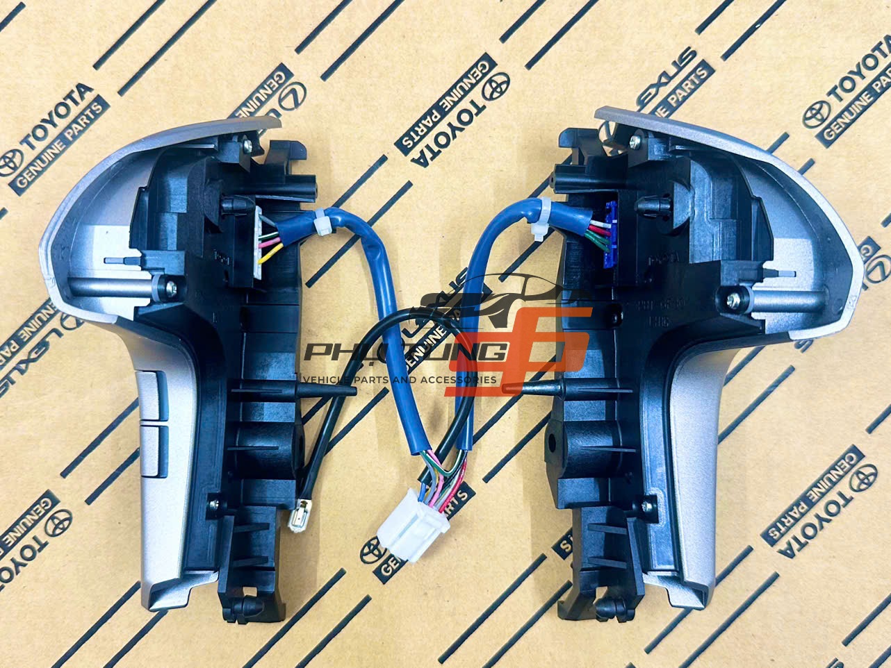 84250-33010	Bộ phím chức năng vô lăng Camry